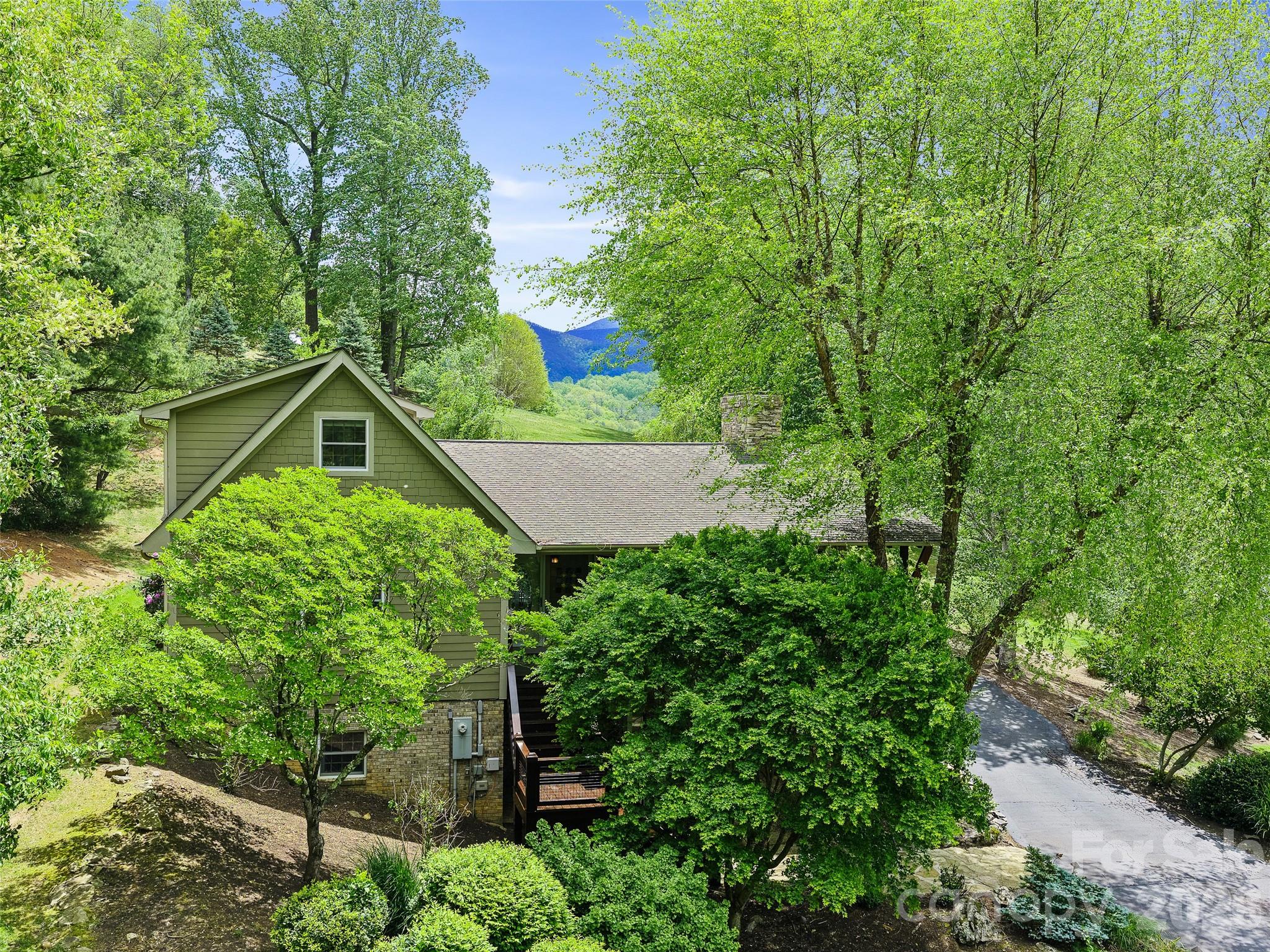 210 Shepard Way — Burnsville