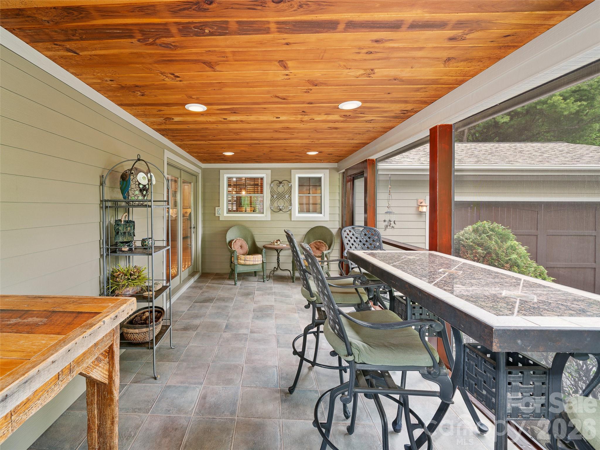 210 Shepard Way — Burnsville