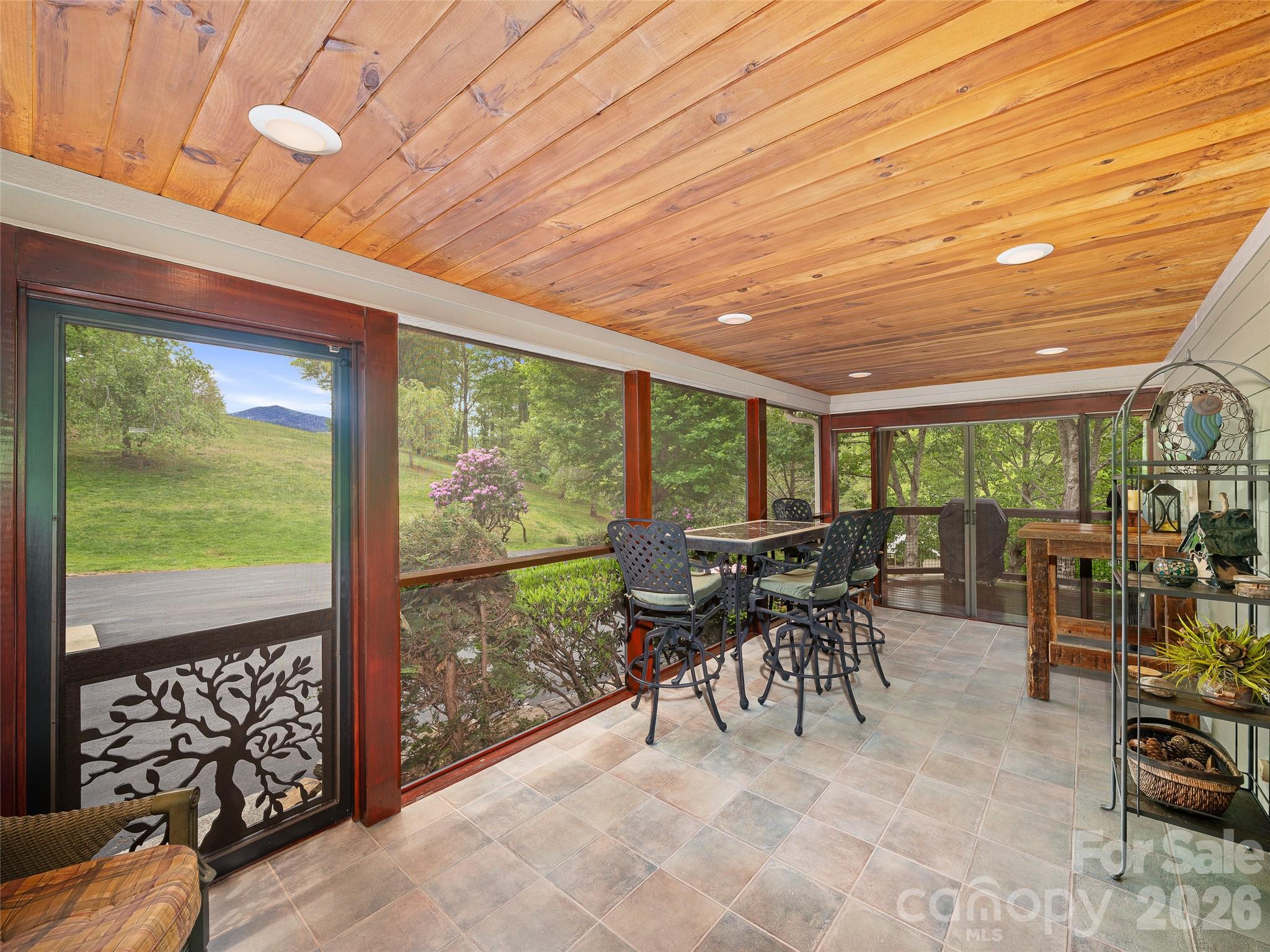 210 Shepard Way — Burnsville