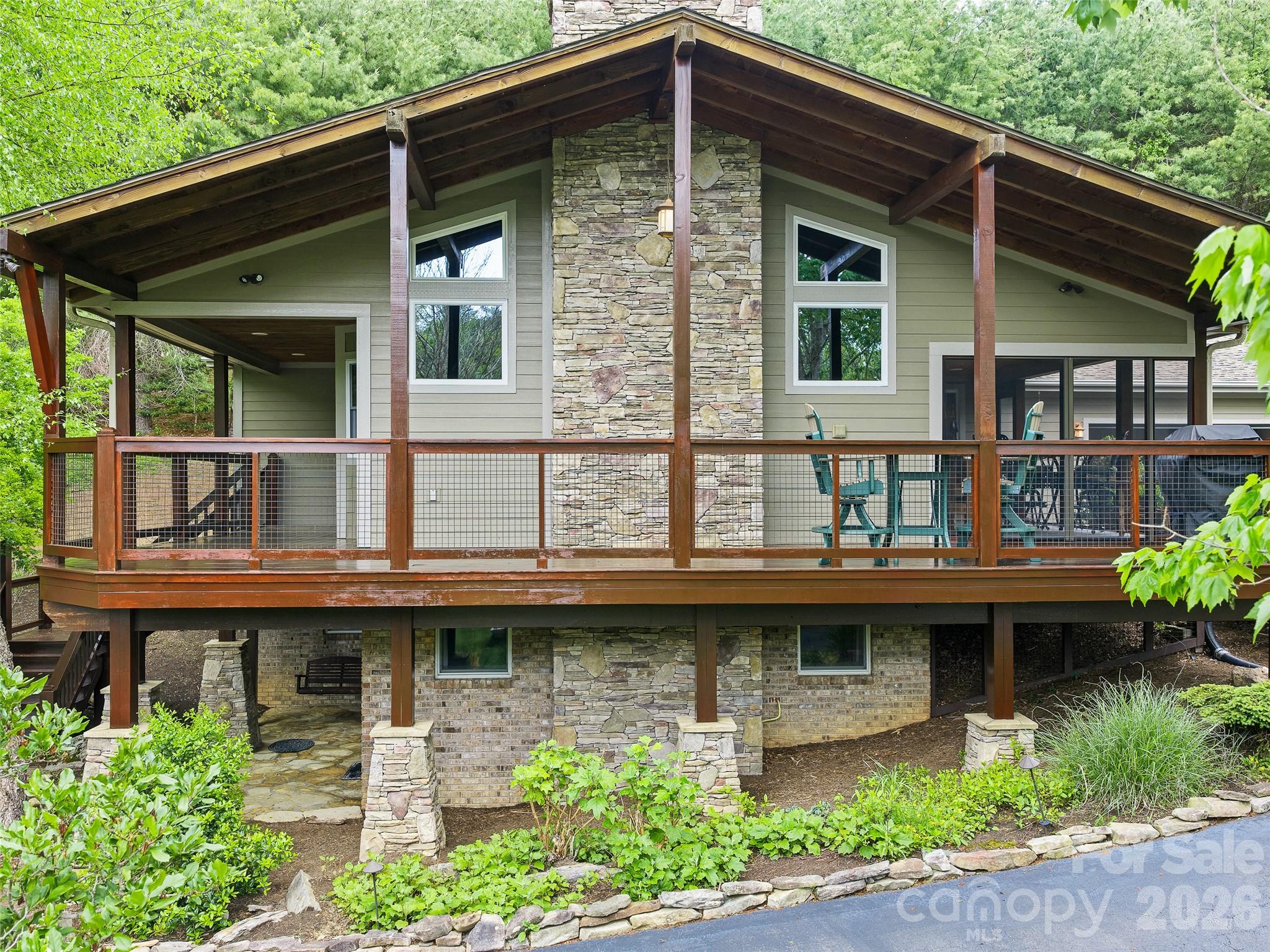 210 Shepard Way — Burnsville