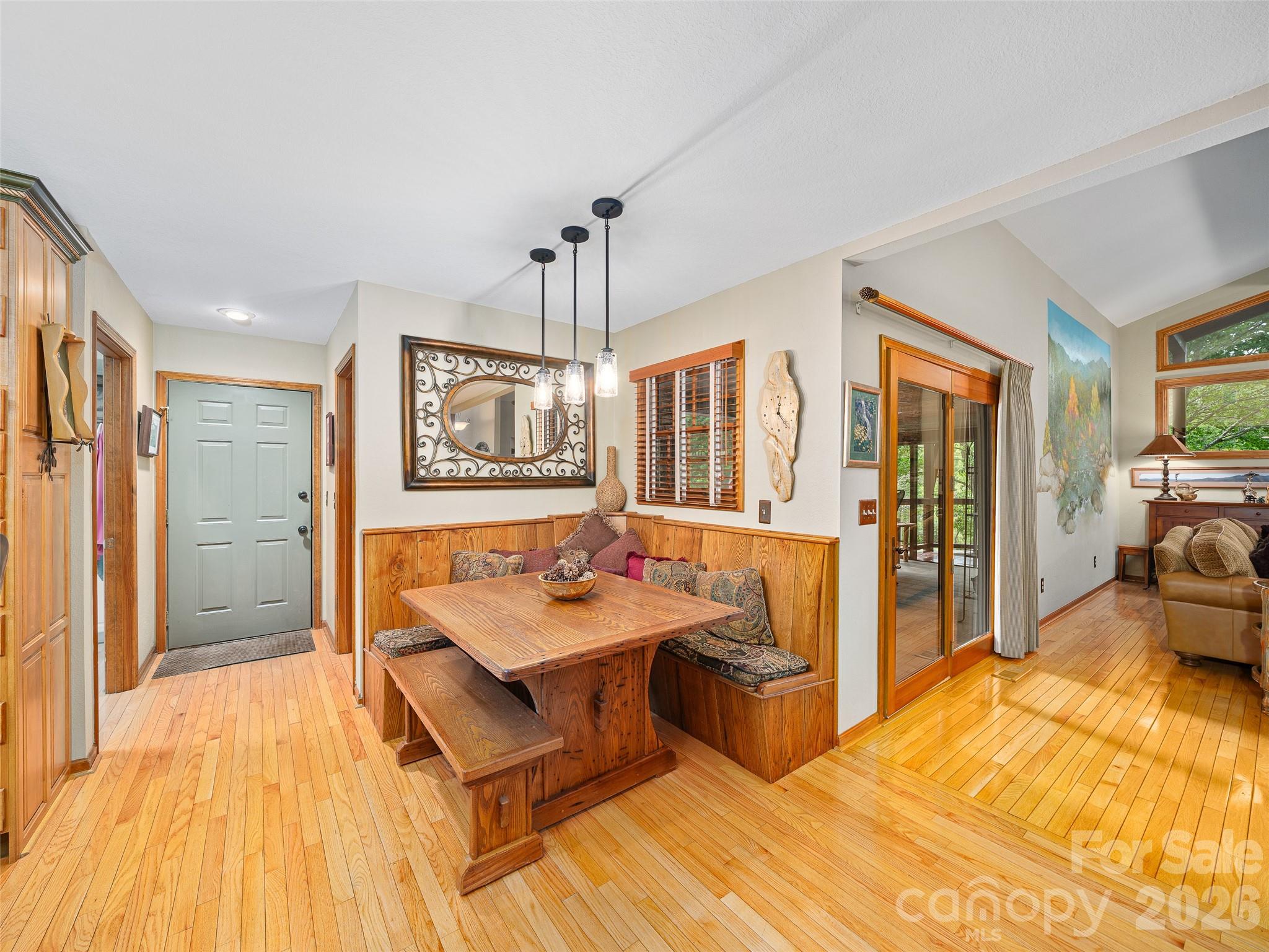 210 Shepard Way — Burnsville