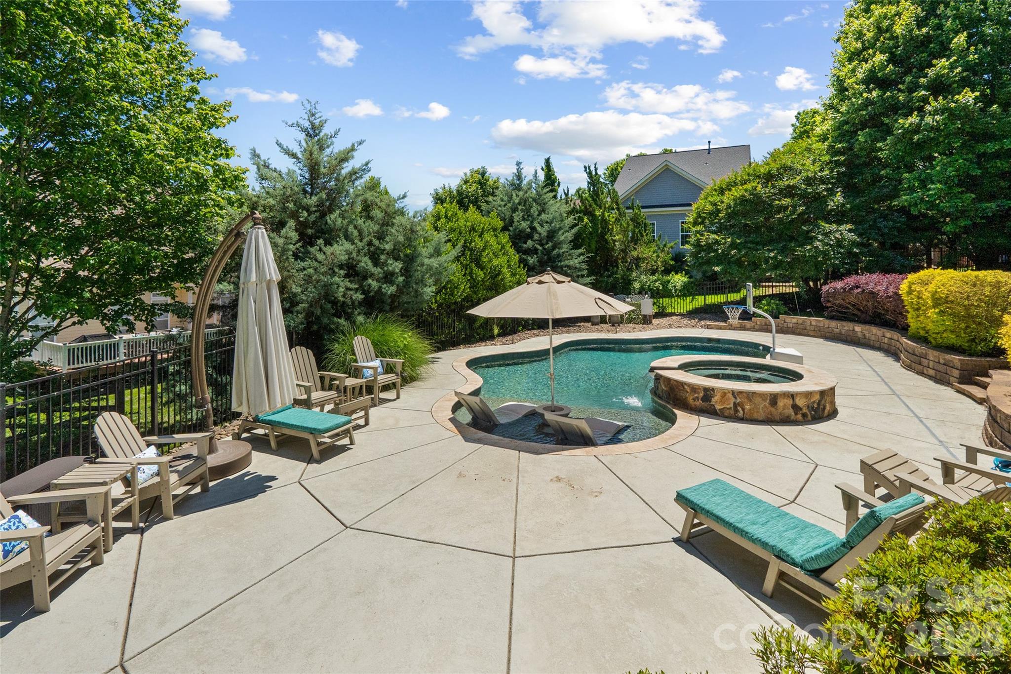 6008 Langham Court — Charlotte