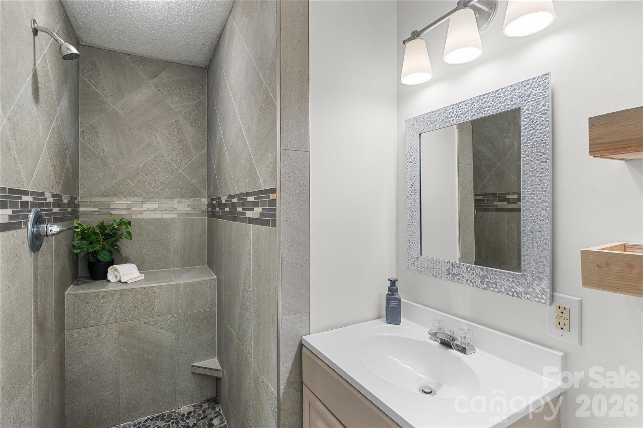 1335 Blacksnake Road — Stanley