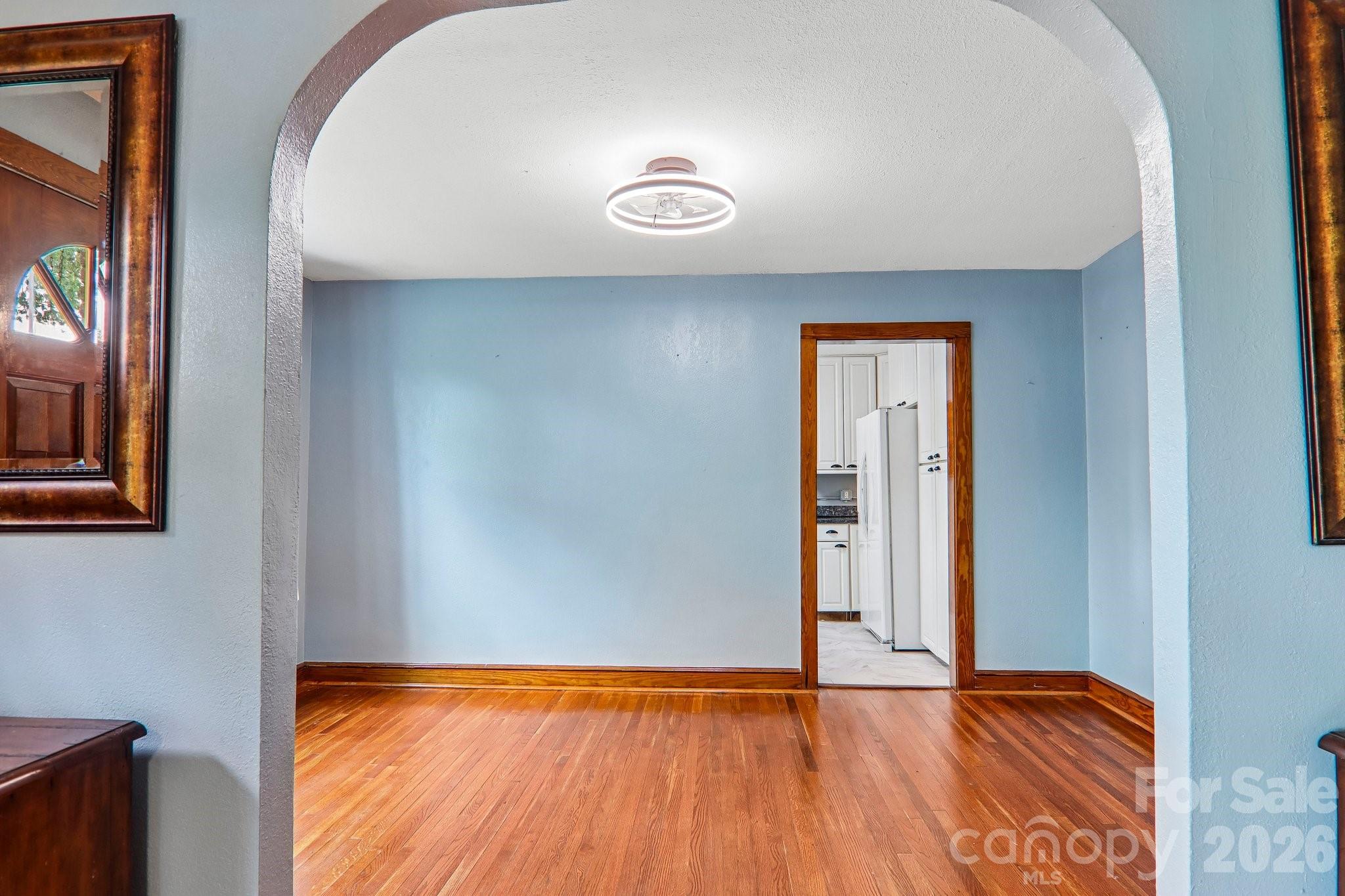 2627 White Oak Road — Burnsville