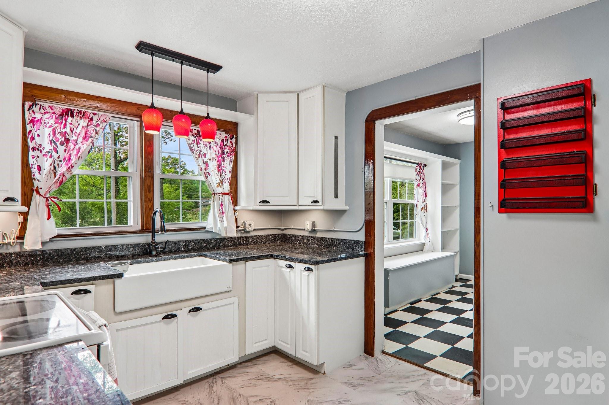 2627 White Oak Road — Burnsville