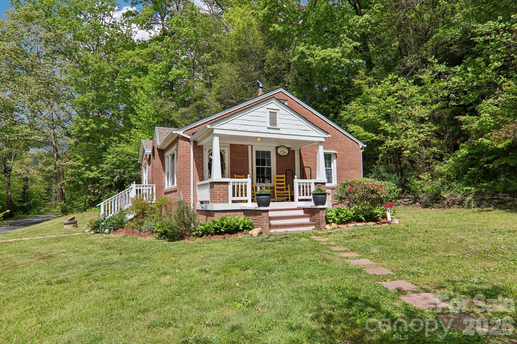 2627 White Oak Road — Burnsville