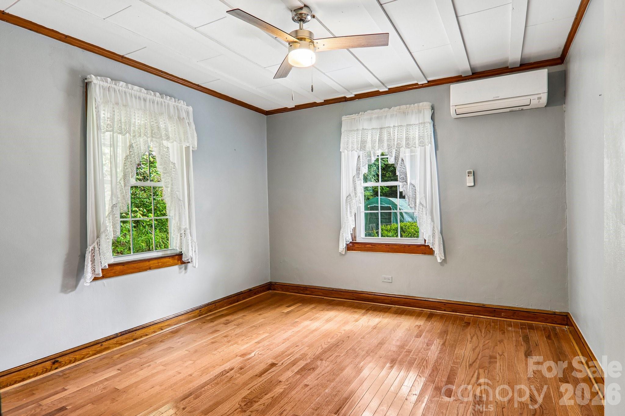 2627 White Oak Road — Burnsville