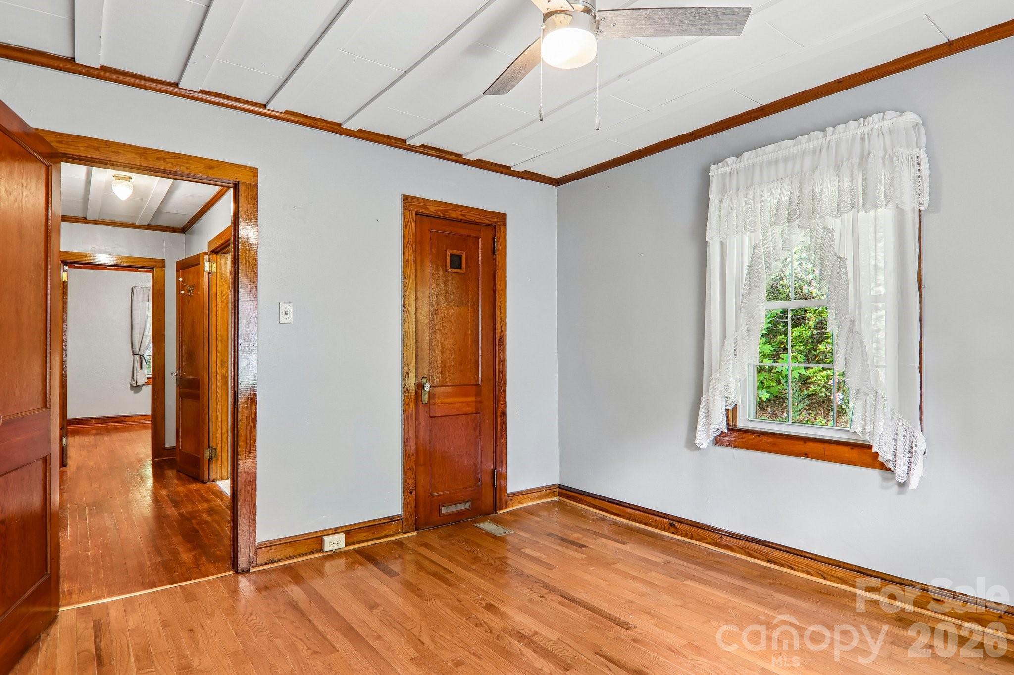 2627 White Oak Road — Burnsville
