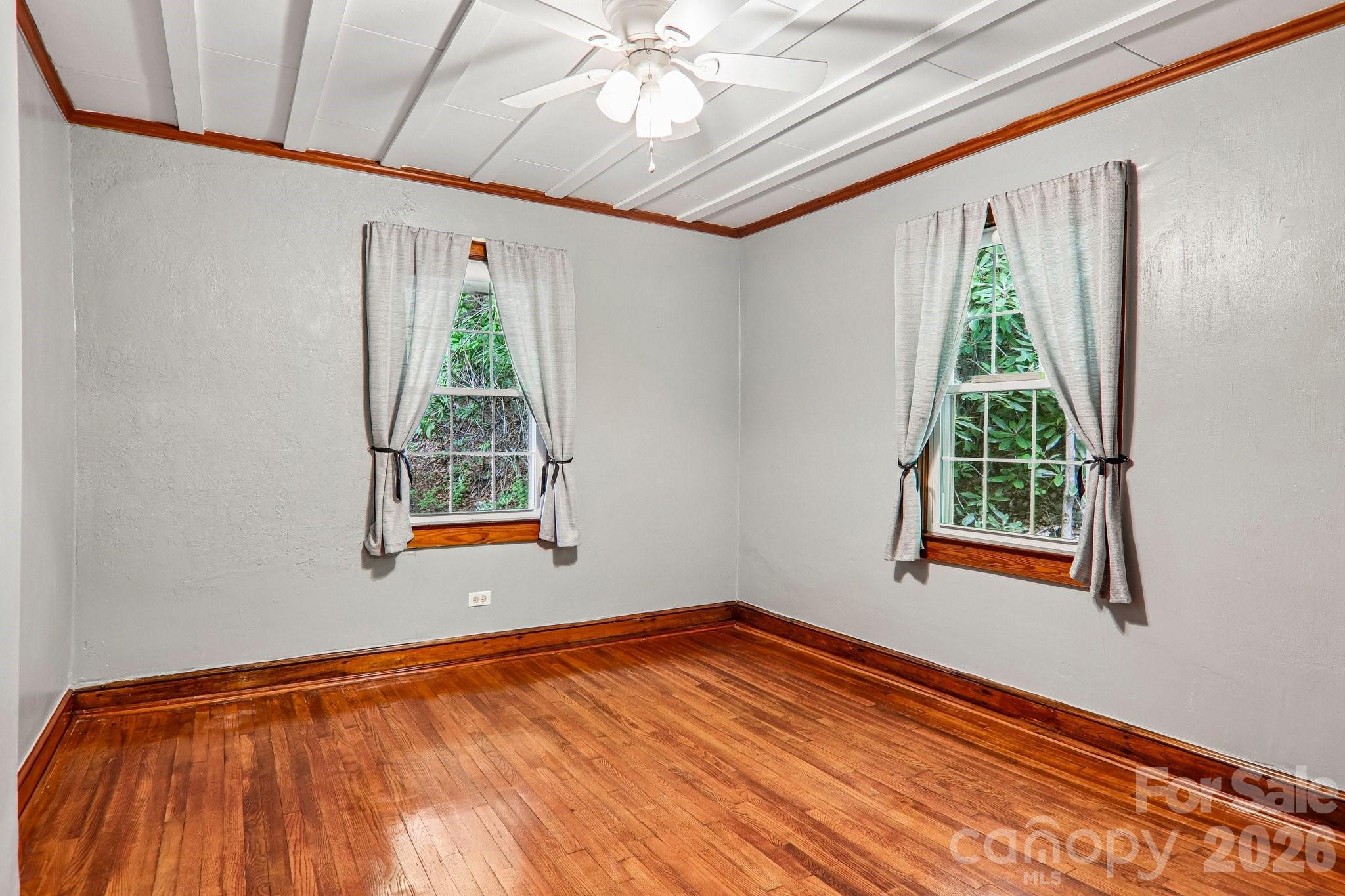 2627 White Oak Road — Burnsville
