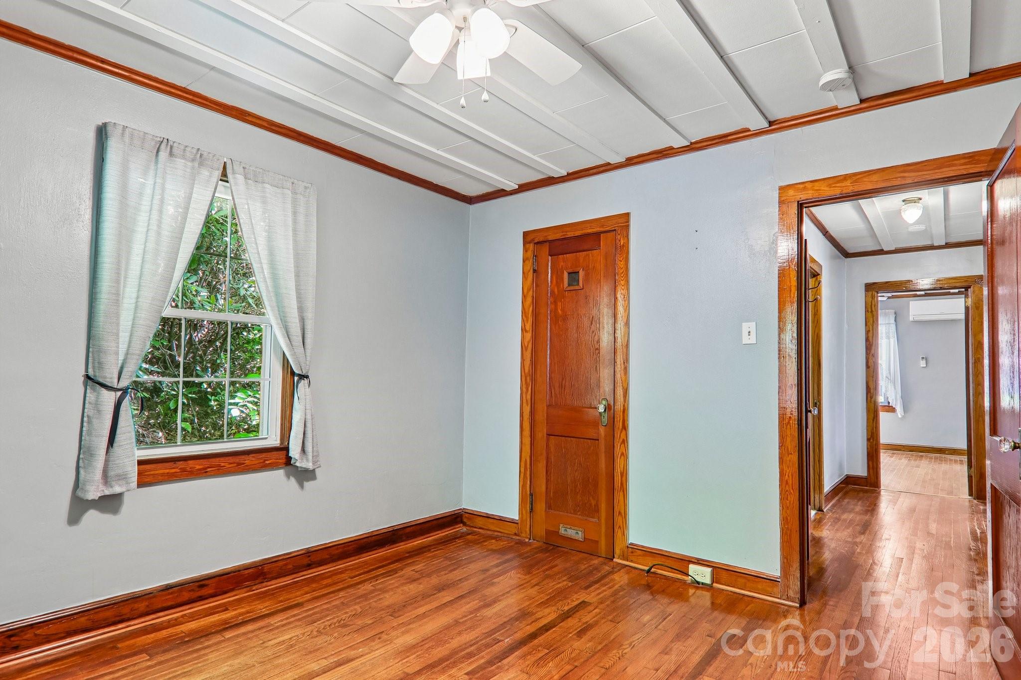 2627 White Oak Road — Burnsville
