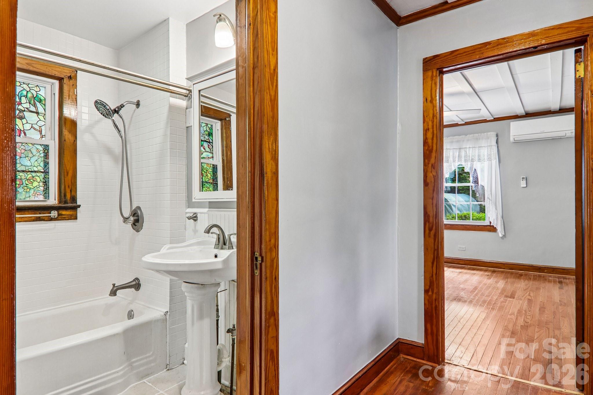 2627 White Oak Road — Burnsville