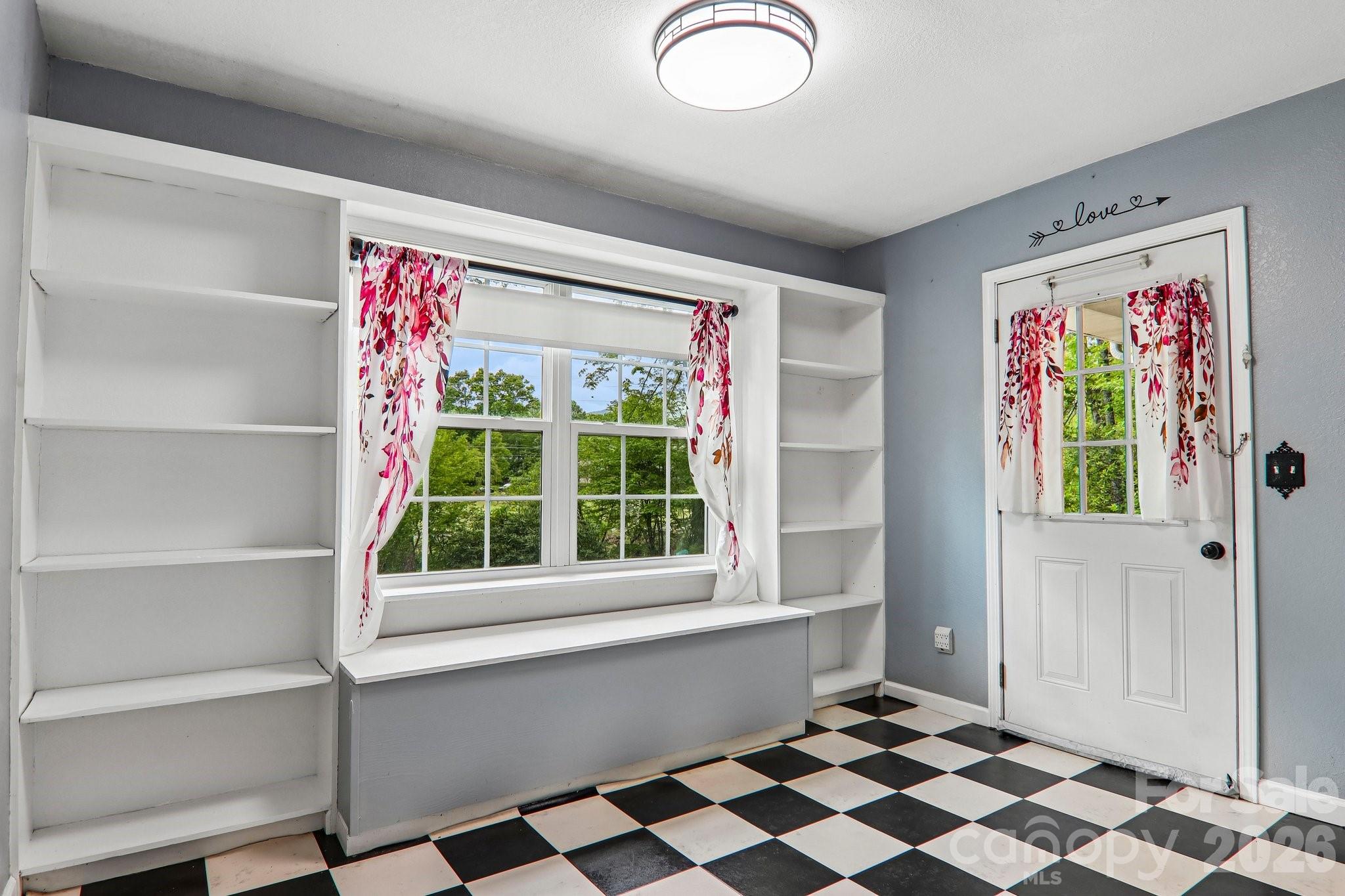 2627 White Oak Road — Burnsville