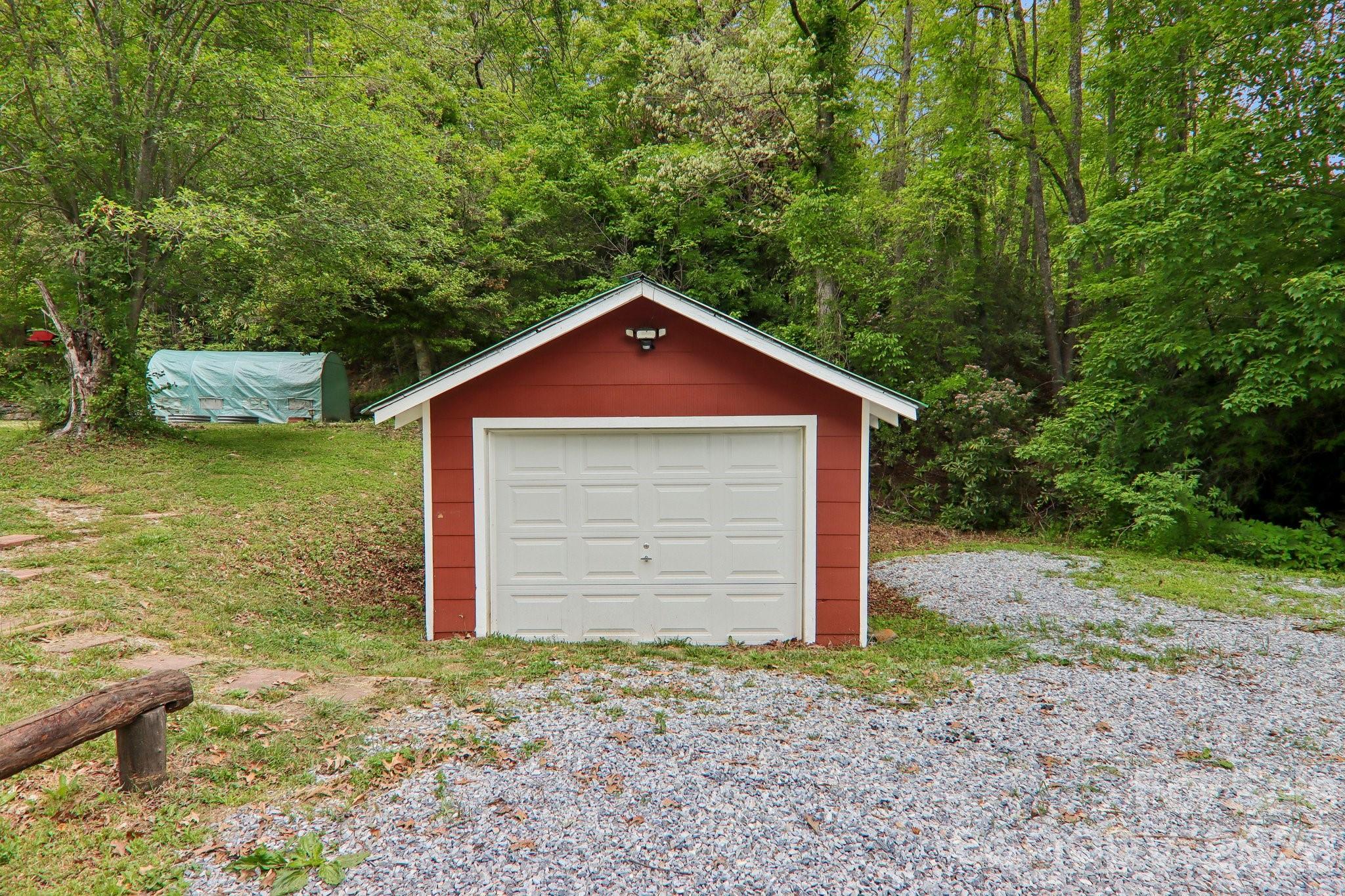2627 White Oak Road — Burnsville