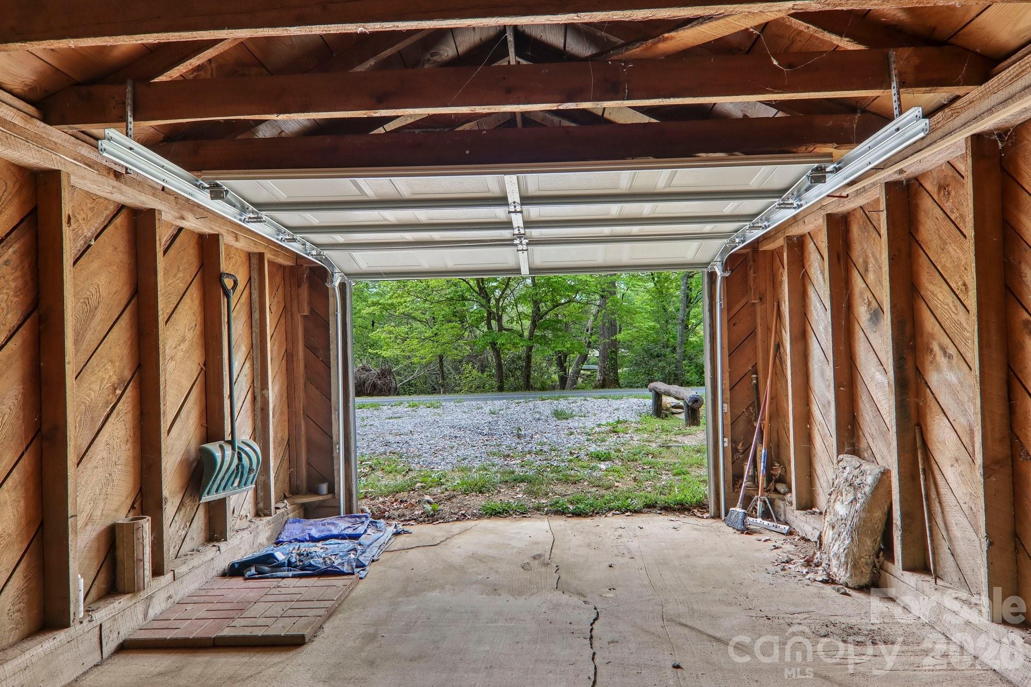 2627 White Oak Road — Burnsville