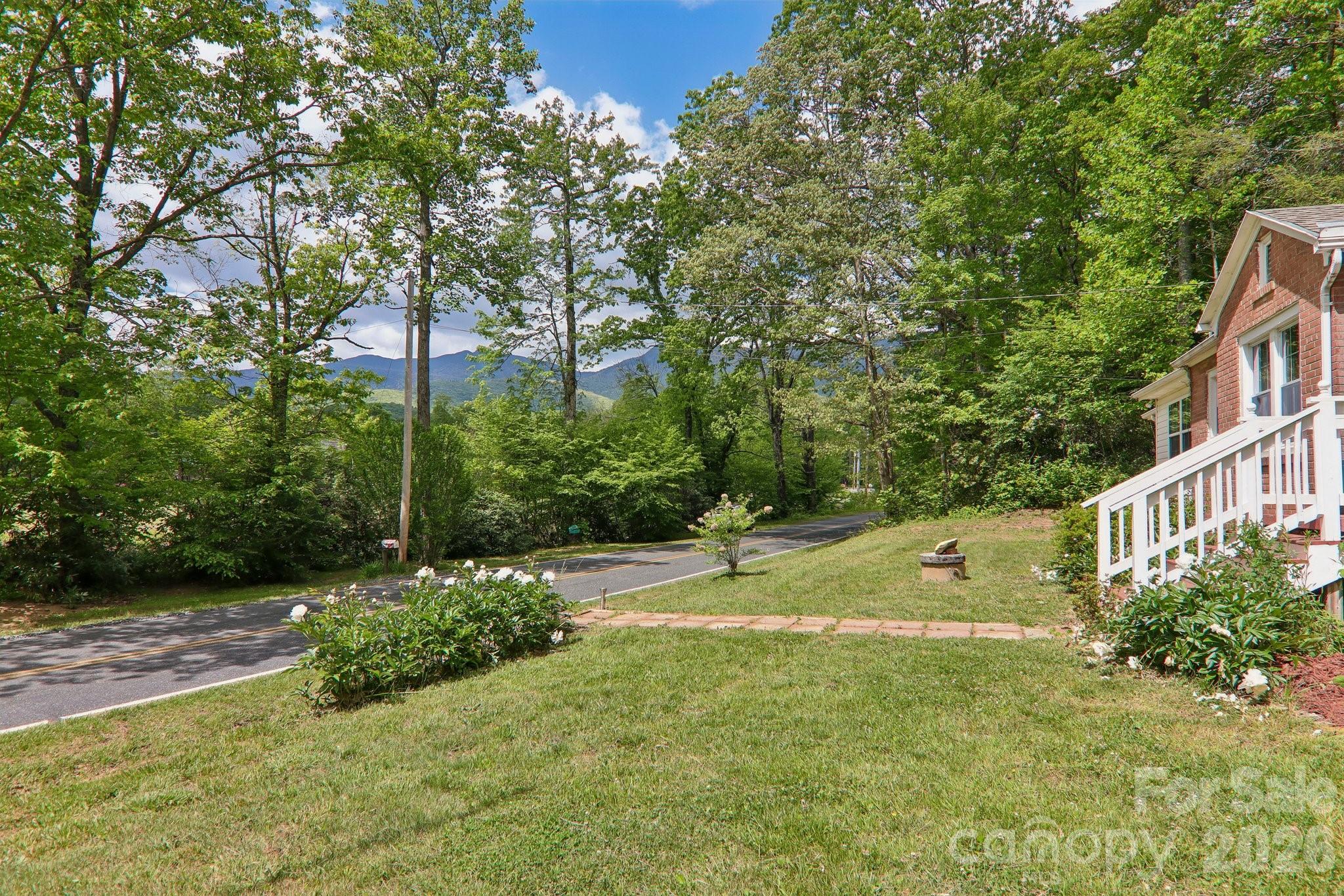 2627 White Oak Road — Burnsville