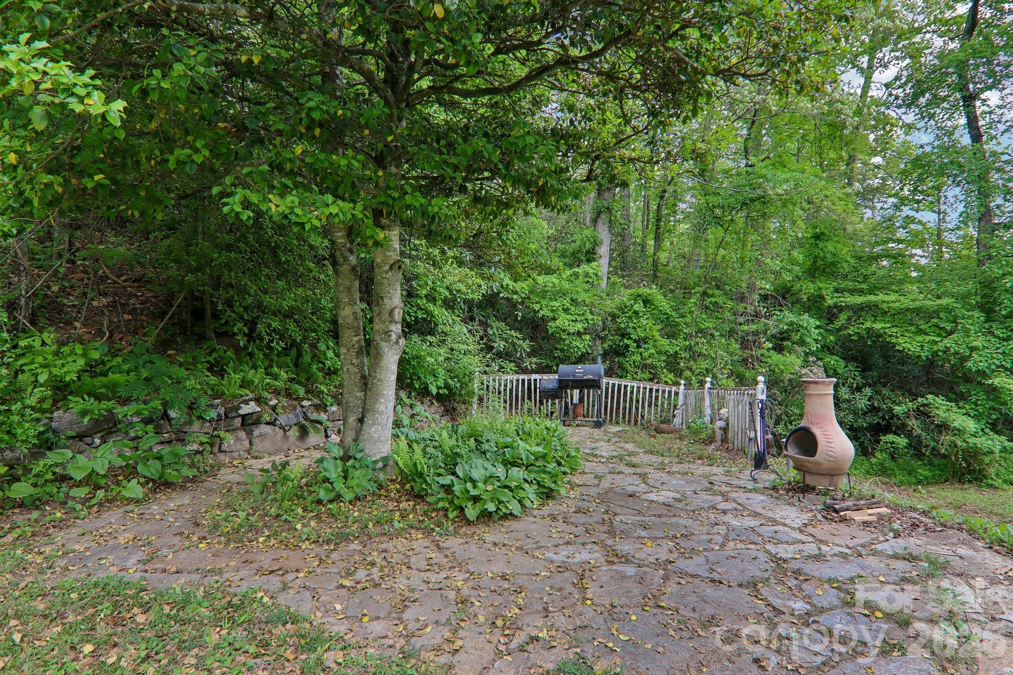 2627 White Oak Road — Burnsville