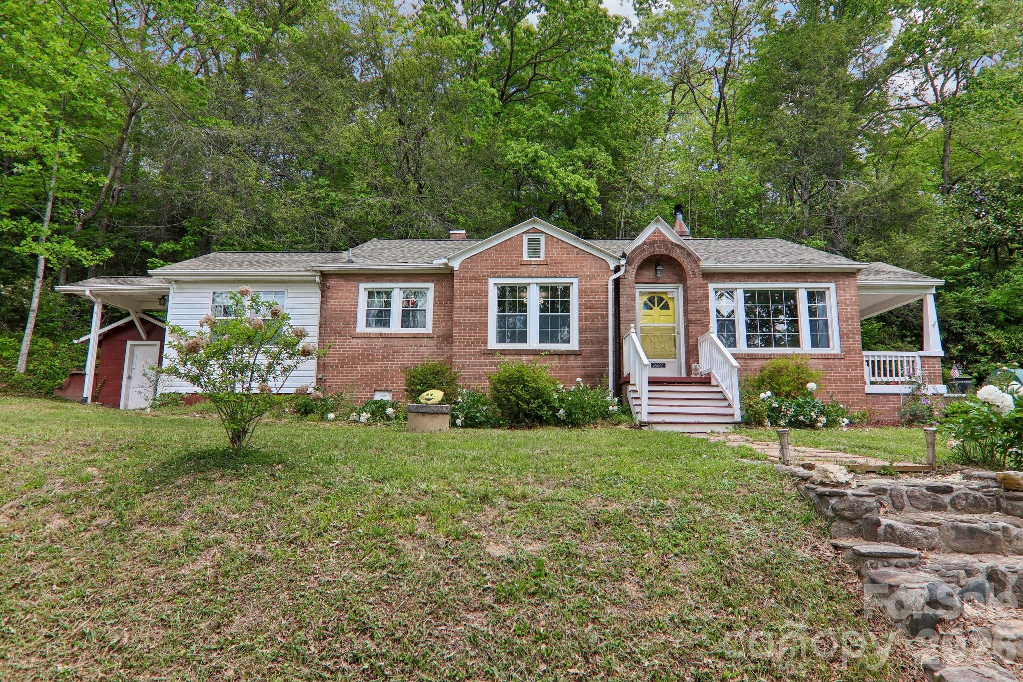 2627 White Oak Road — Burnsville