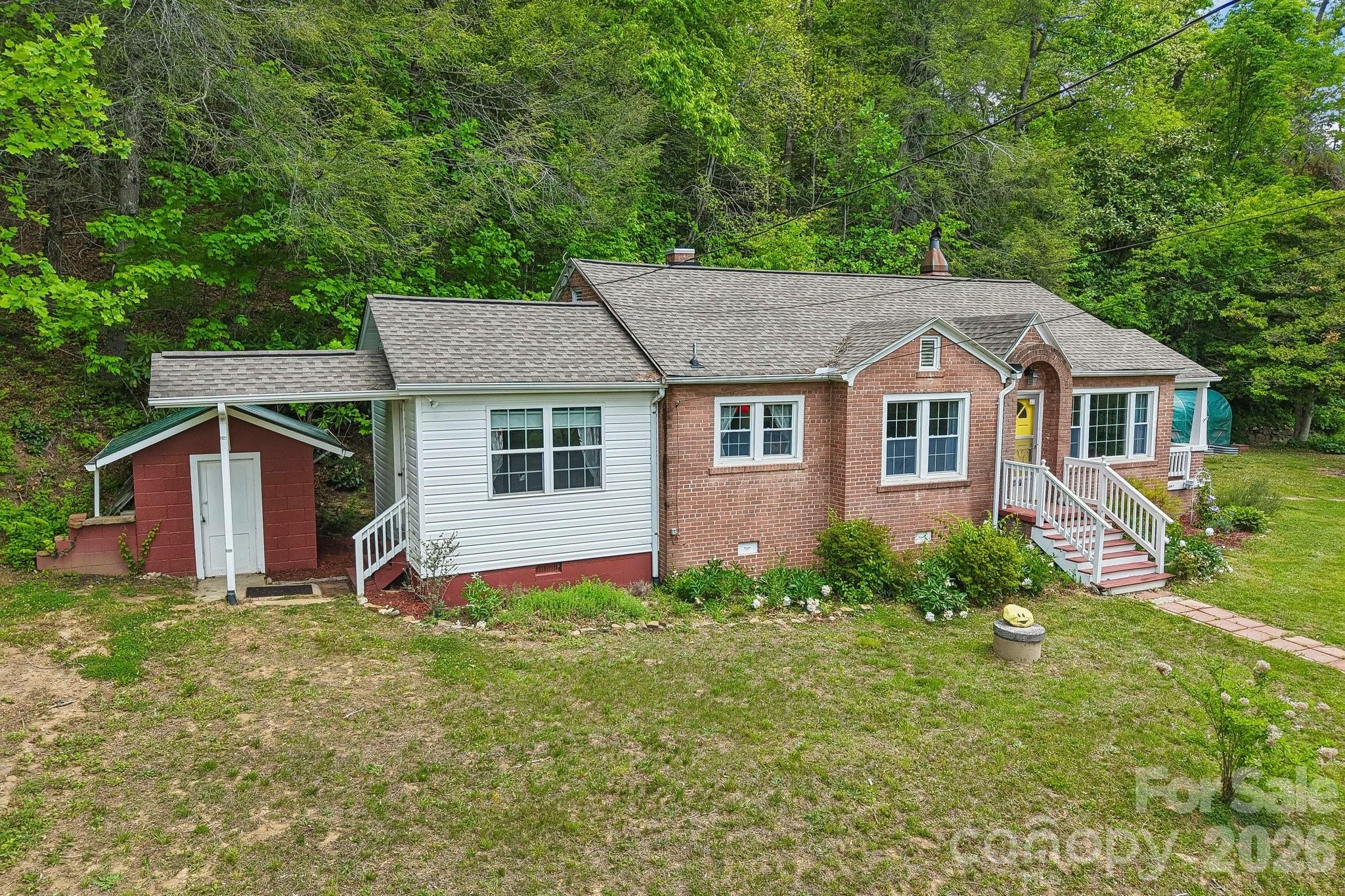 2627 White Oak Road — Burnsville