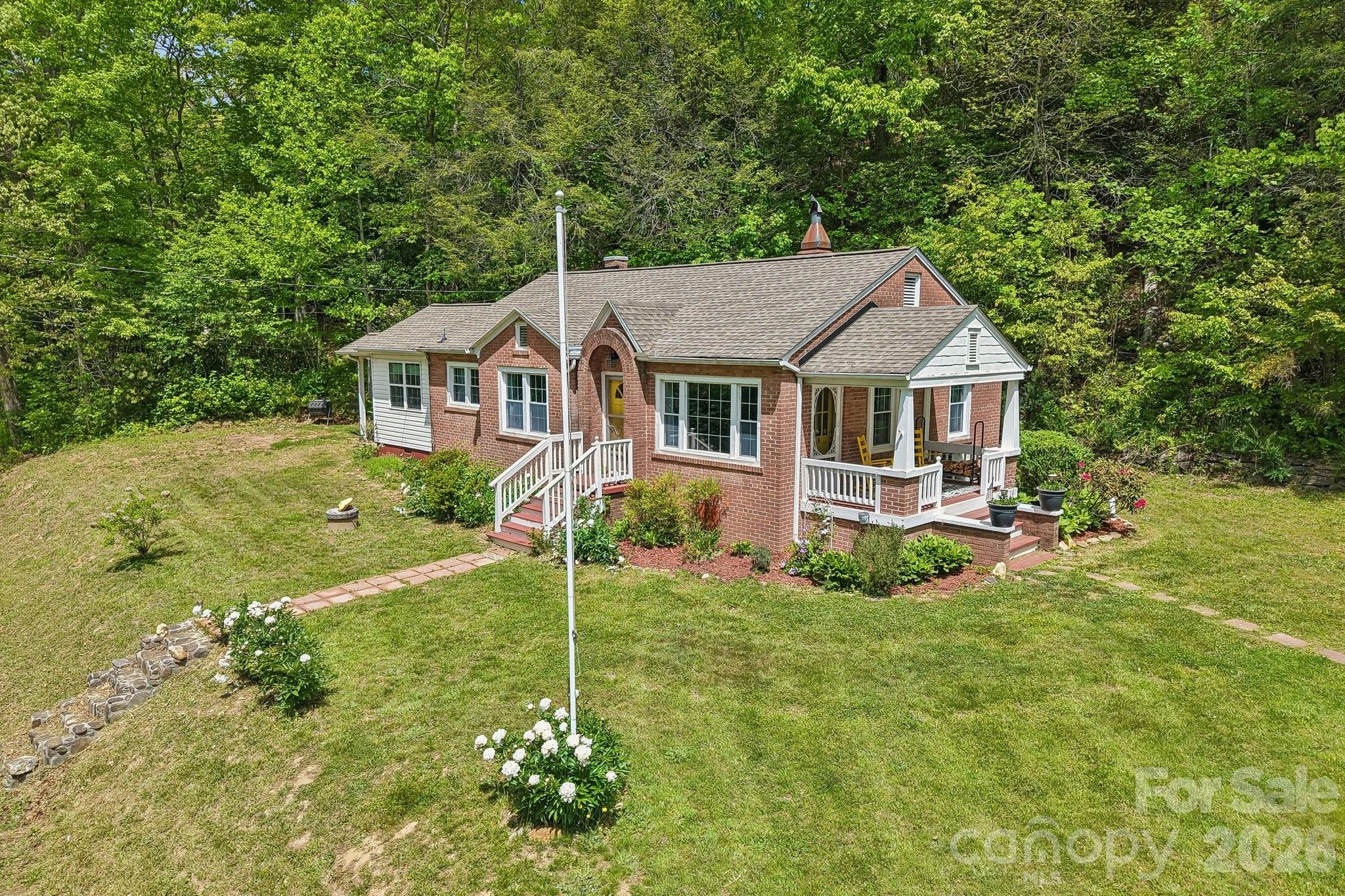 2627 White Oak Road — Burnsville