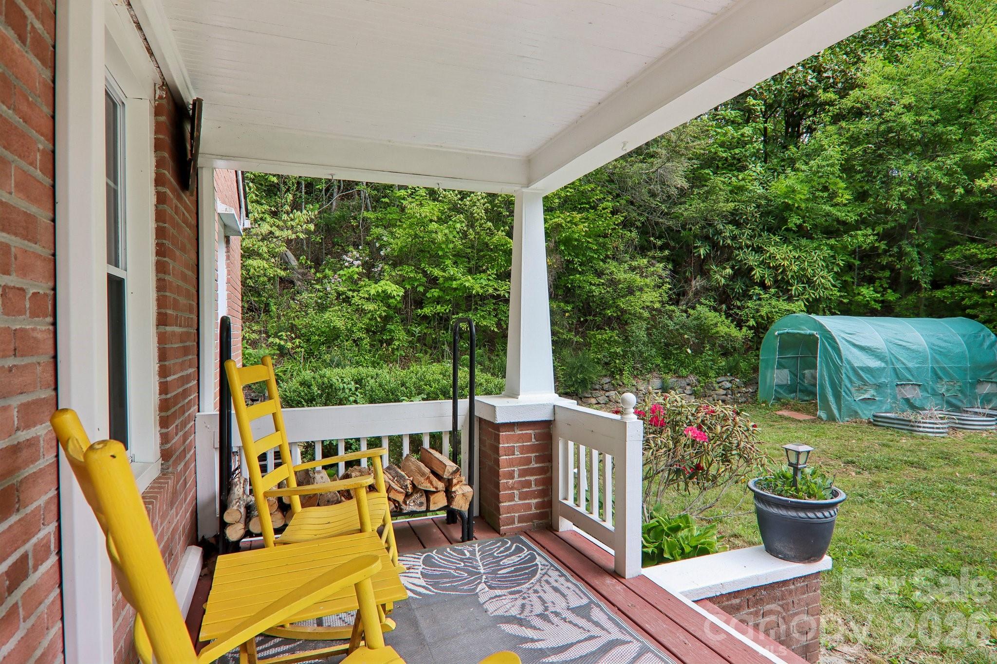 2627 White Oak Road — Burnsville