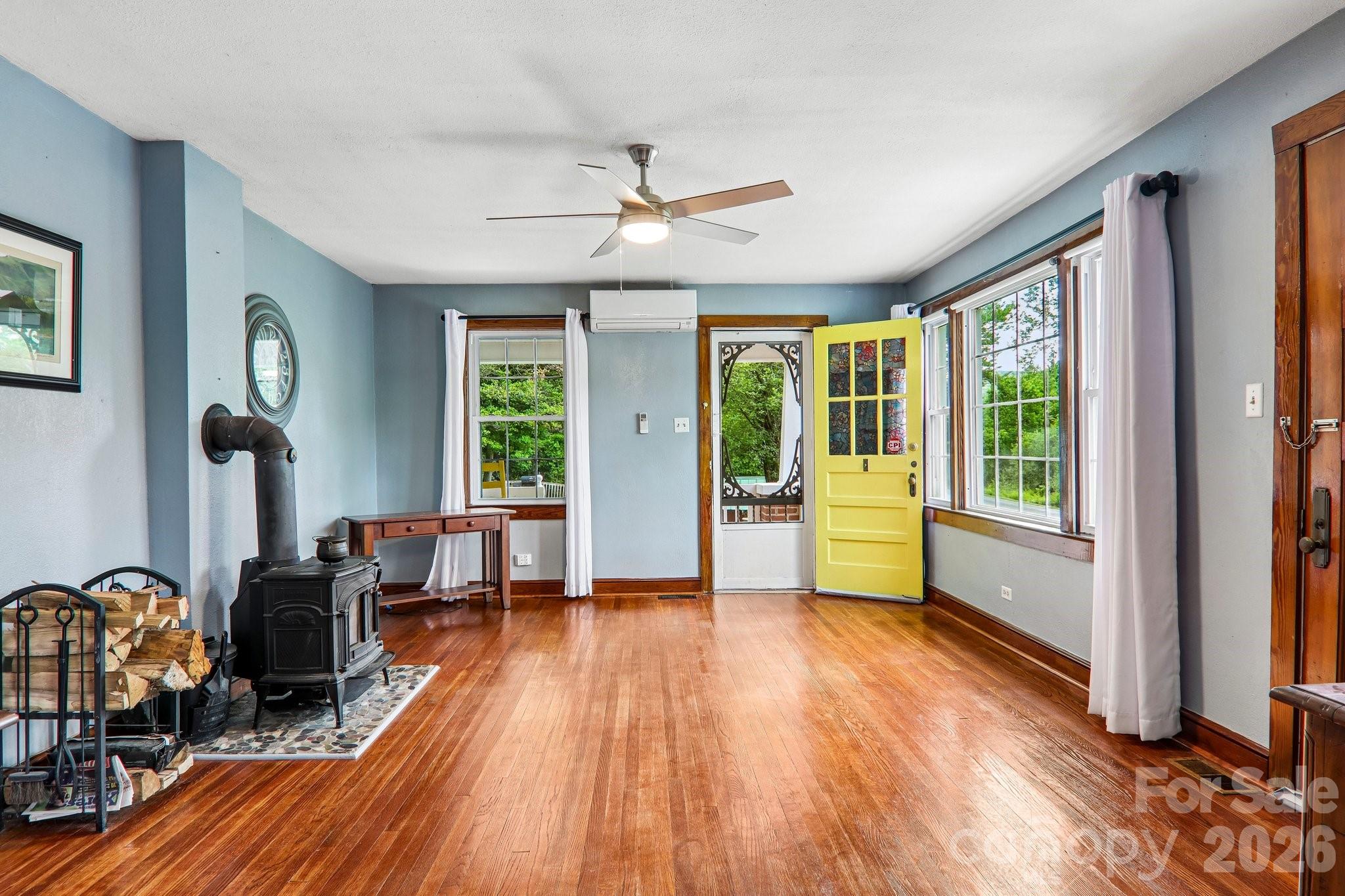 2627 White Oak Road — Burnsville