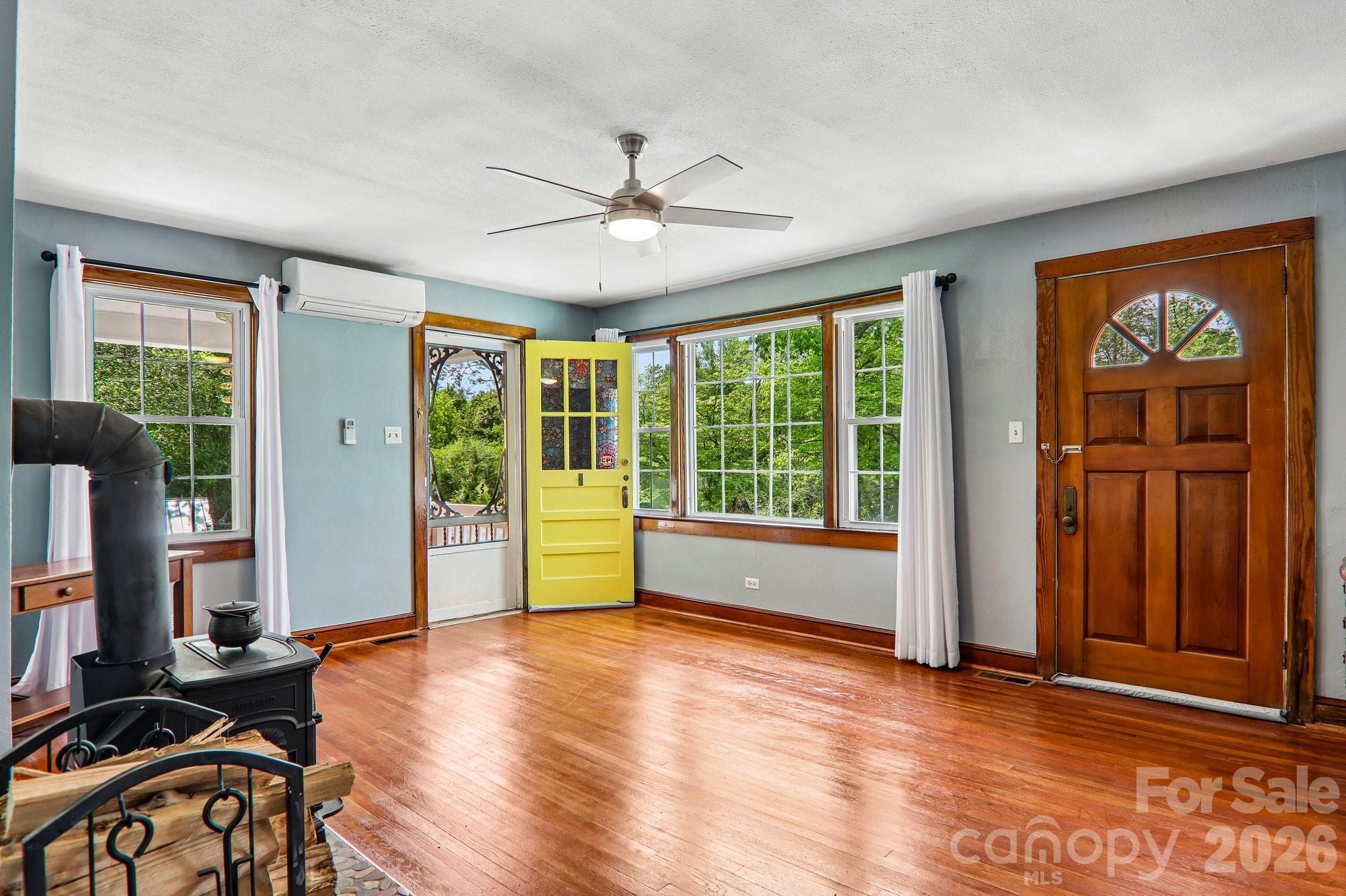 2627 White Oak Road — Burnsville