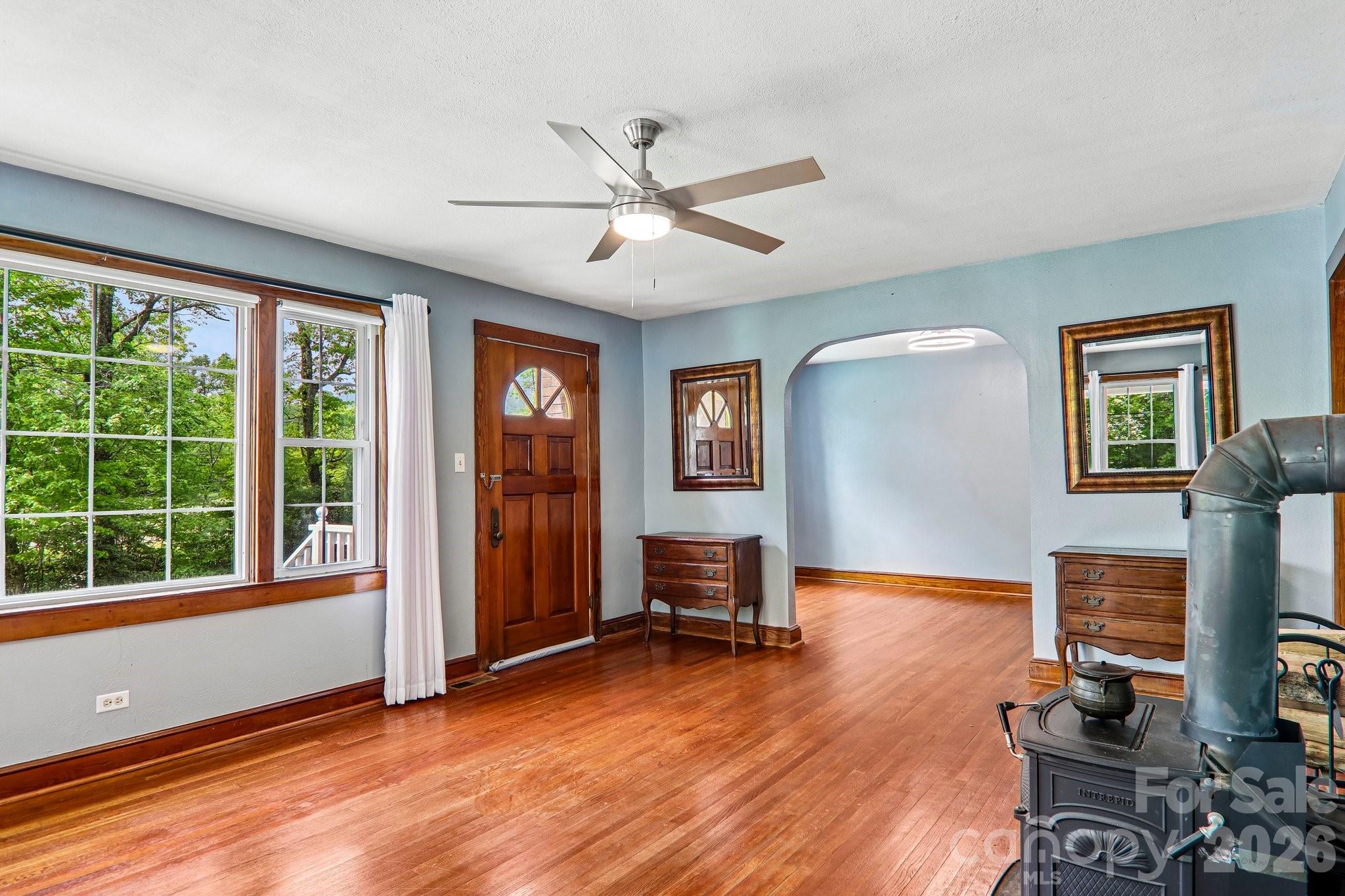 2627 White Oak Road — Burnsville