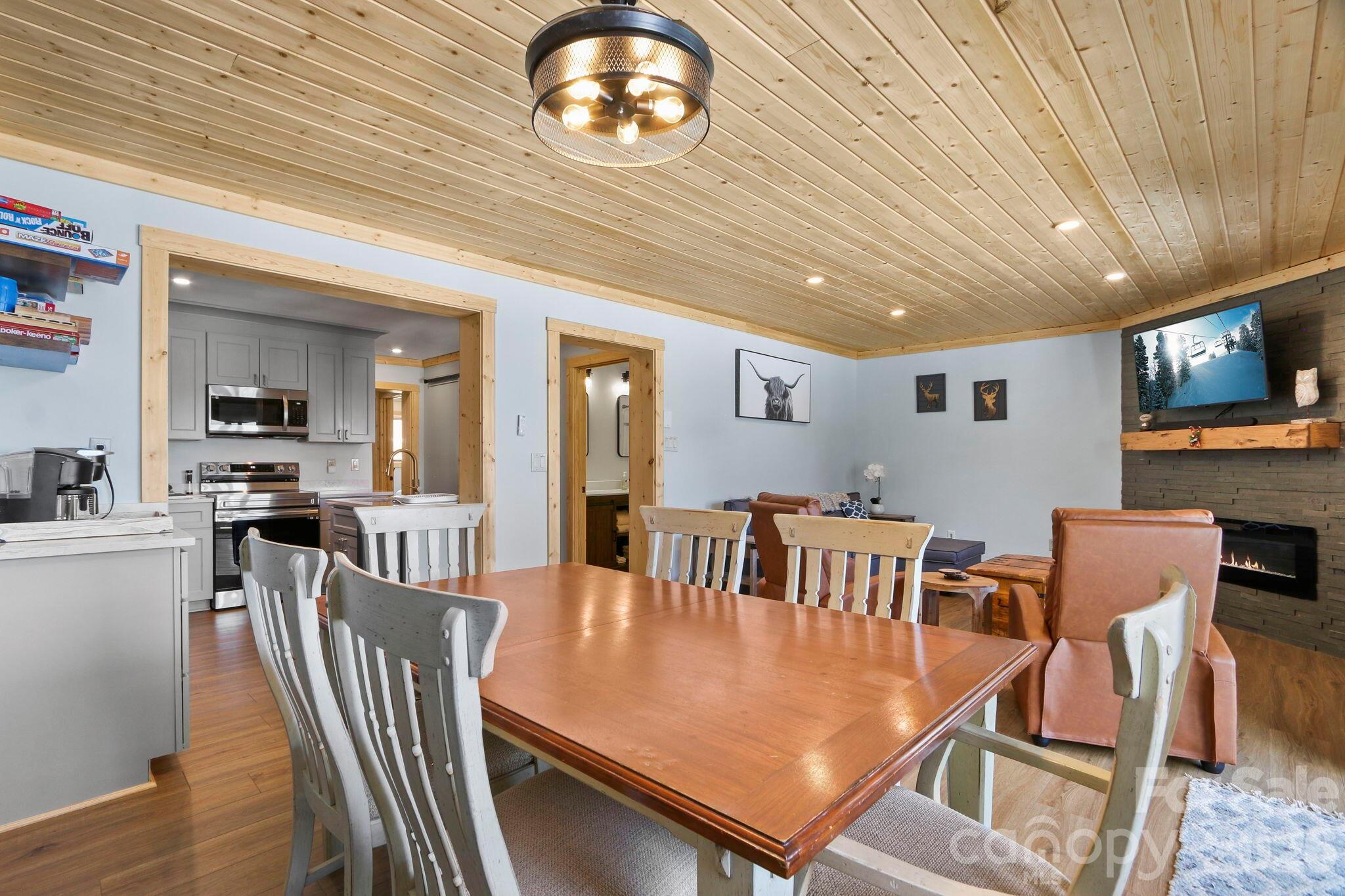 104 Sugar Ski Drive — Banner Elk