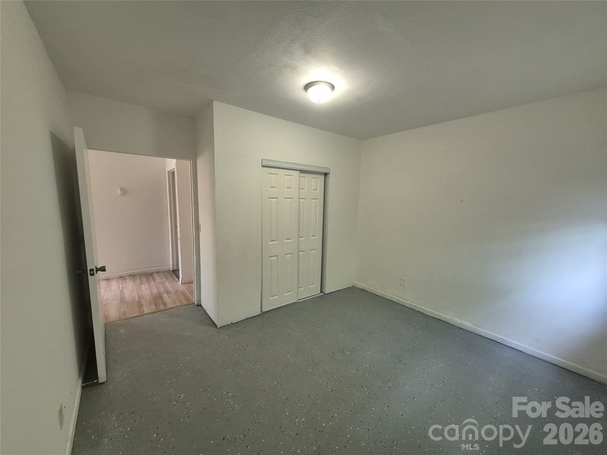 1745 Meadowbrook Terrace — Hendersonville