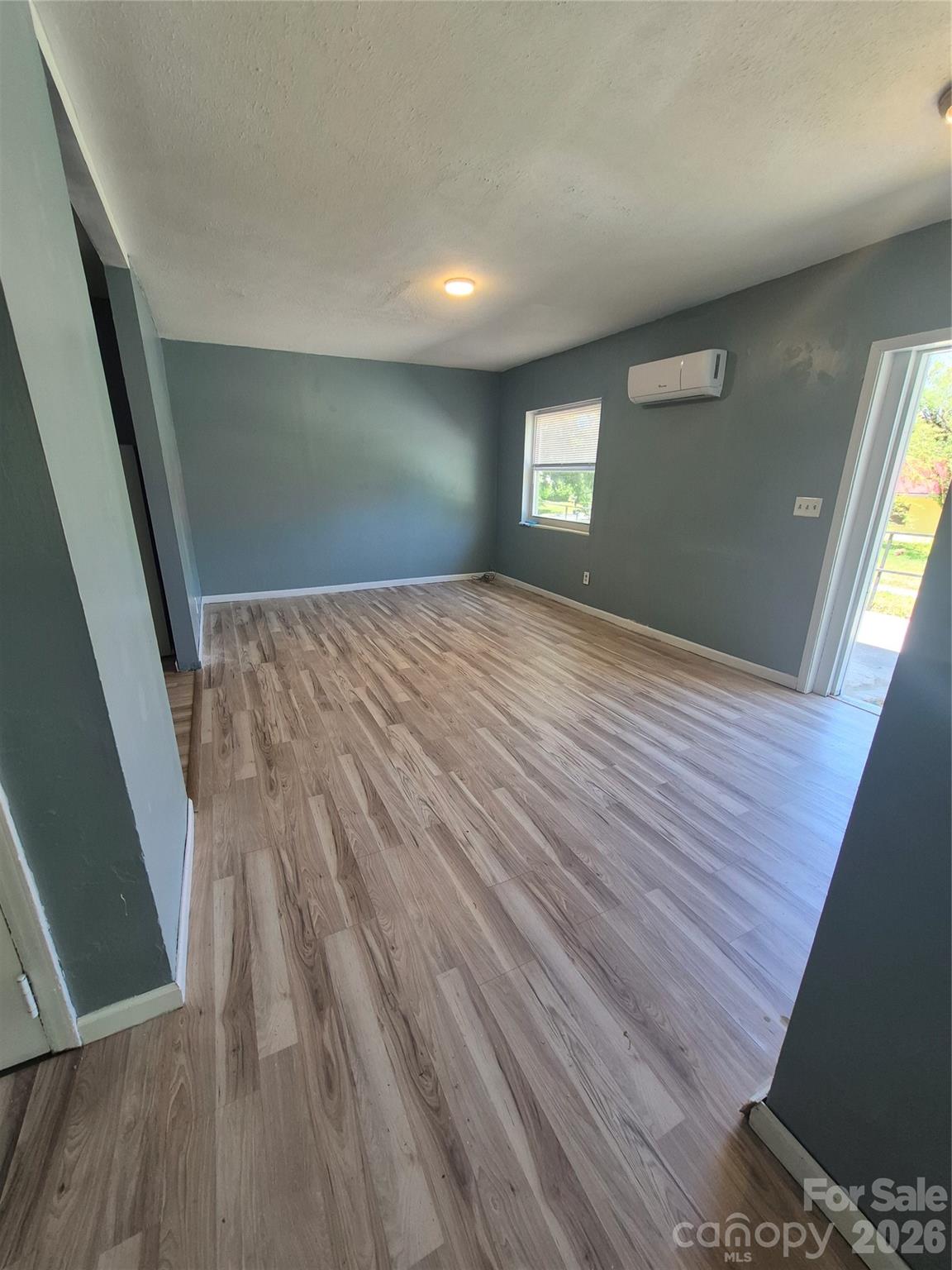 1745 Meadowbrook Terrace — Hendersonville