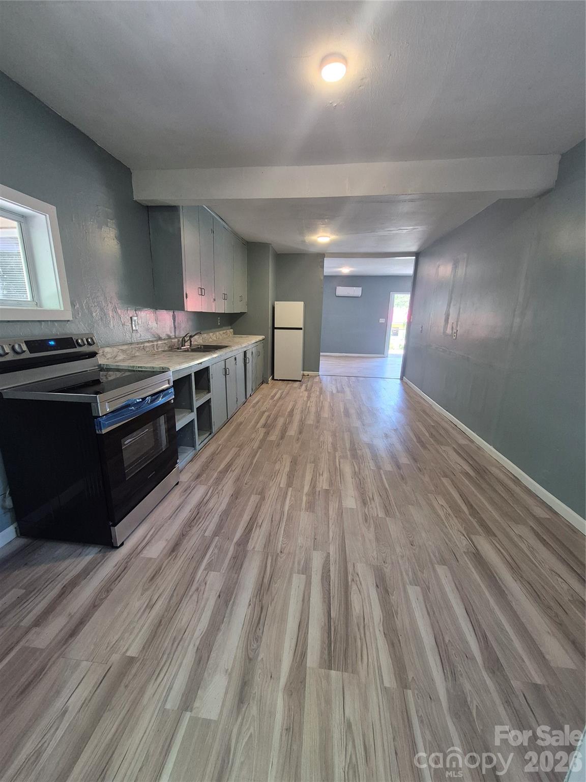 1745 Meadowbrook Terrace — Hendersonville