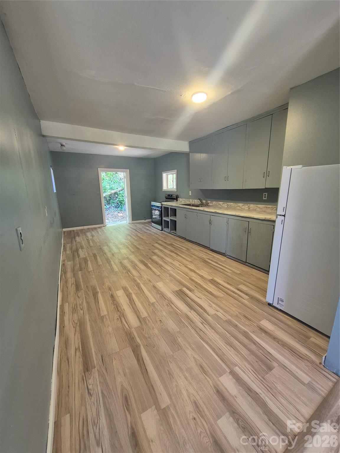 1745 Meadowbrook Terrace — Hendersonville