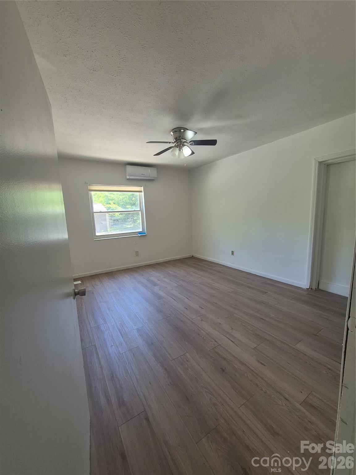 1745 Meadowbrook Terrace — Hendersonville