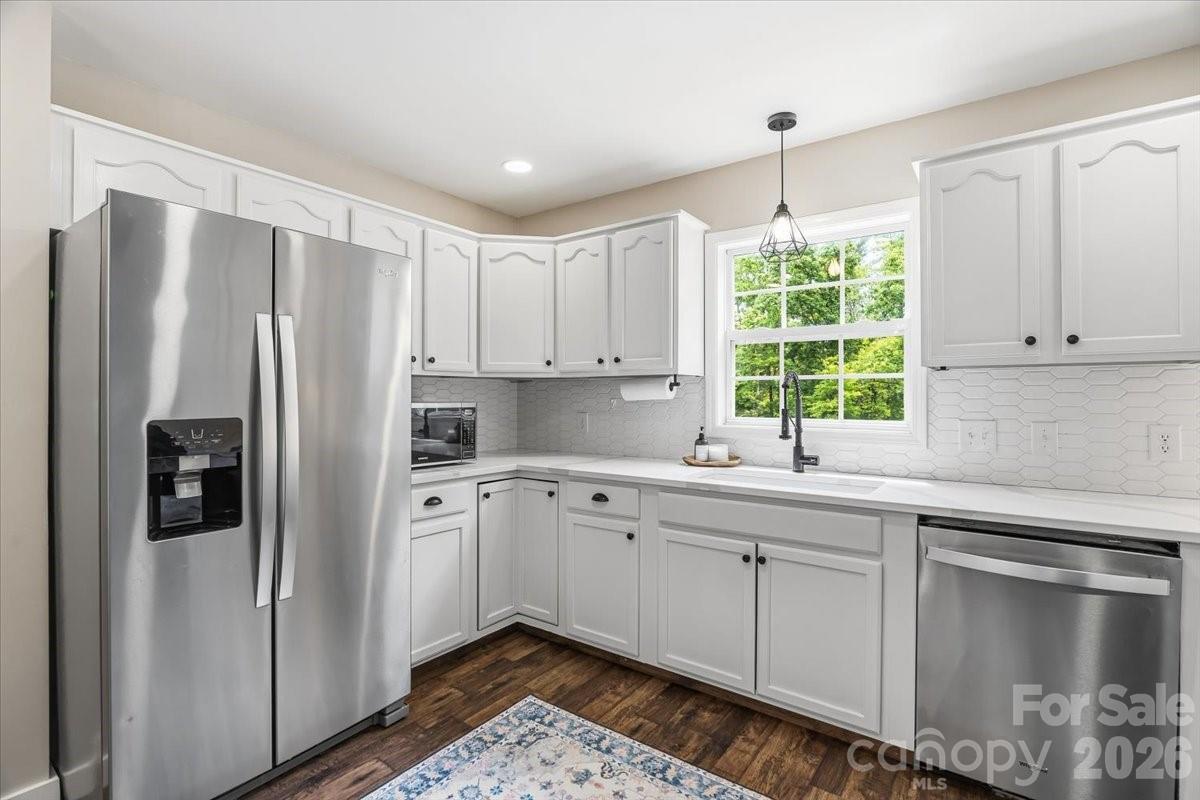 714 River Bend Drive — Mars Hill