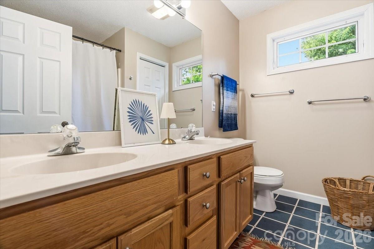 714 River Bend Drive — Mars Hill