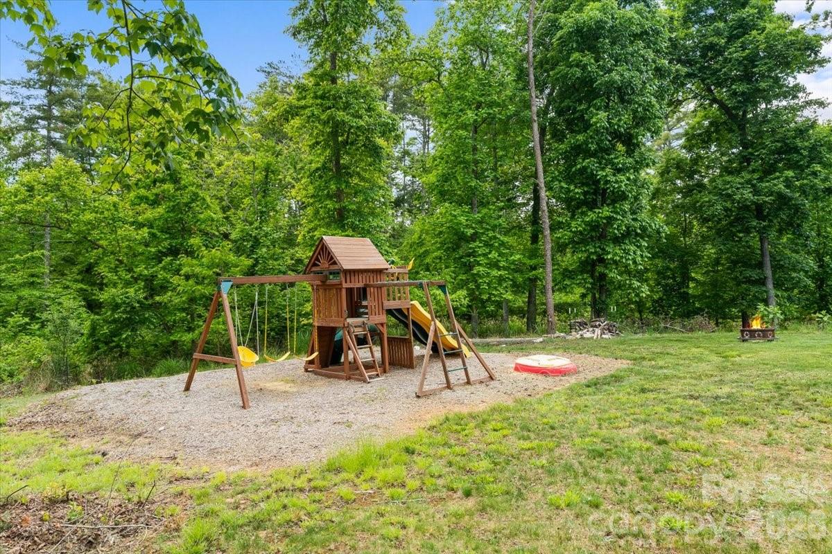 714 River Bend Drive — Mars Hill