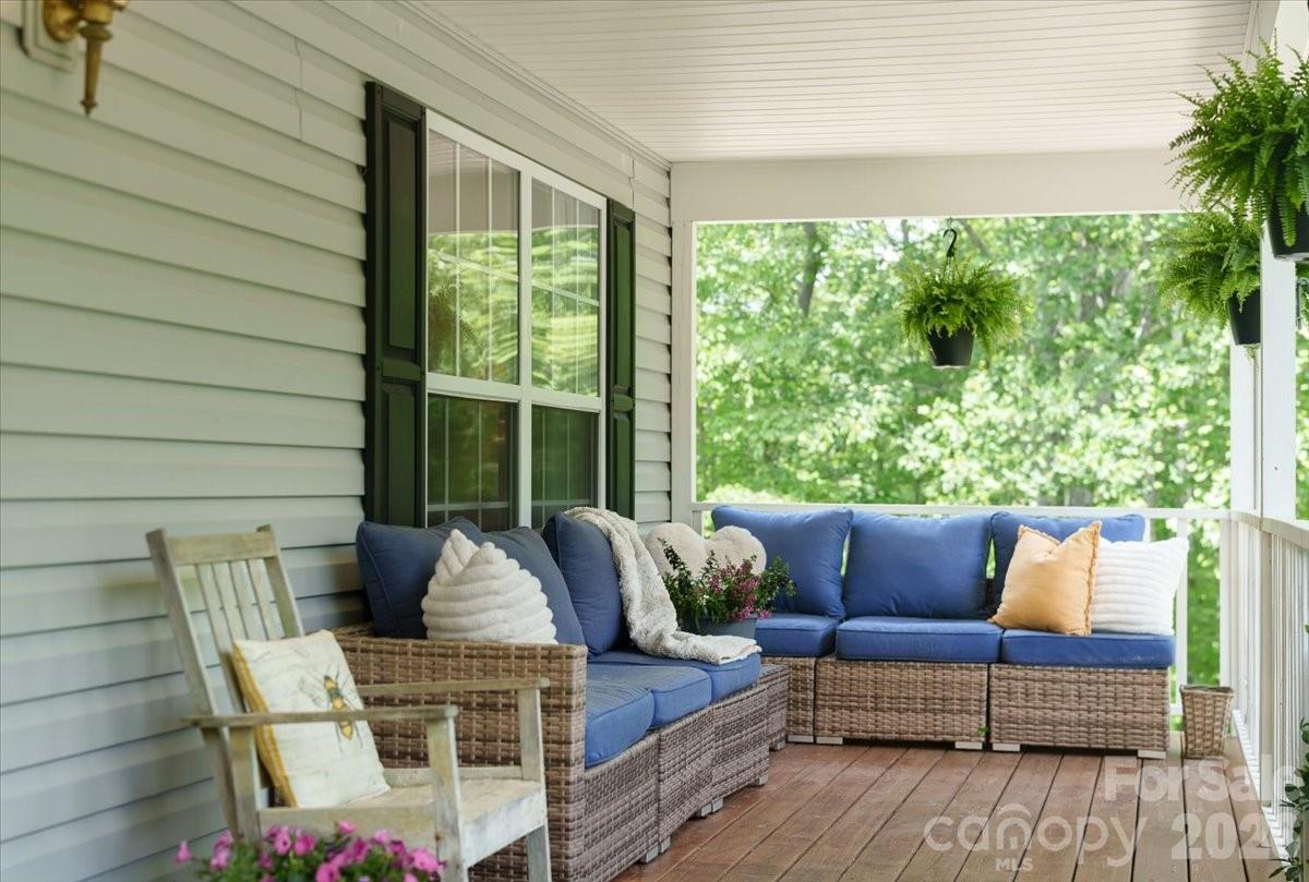 714 River Bend Drive — Mars Hill