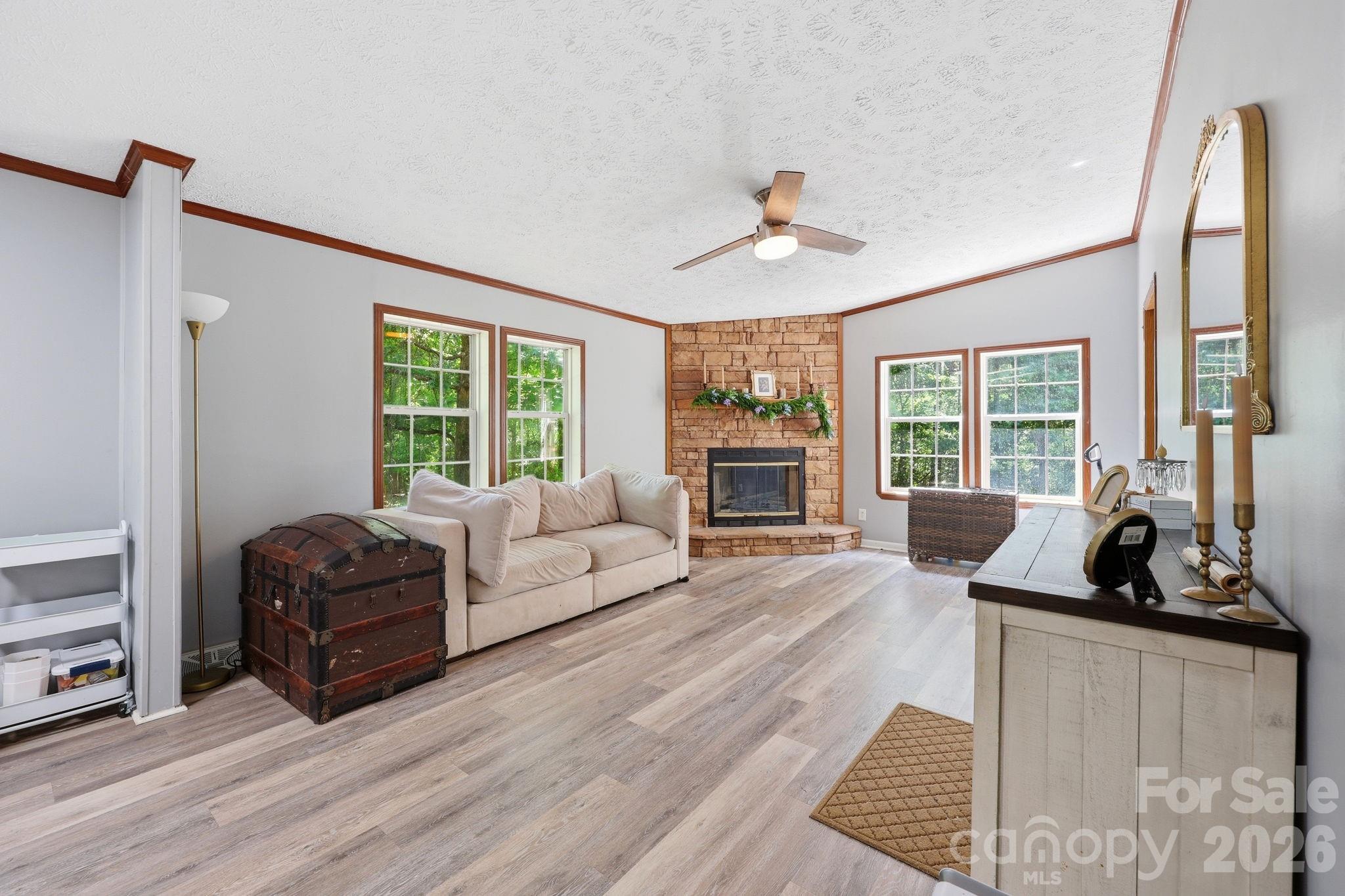 545 Campbell Road — Woodleaf
