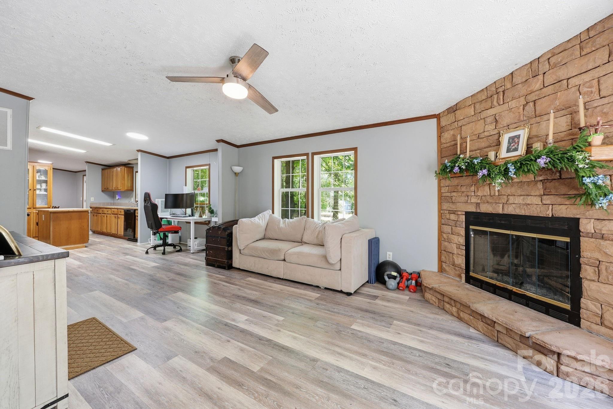 545 Campbell Road — Woodleaf