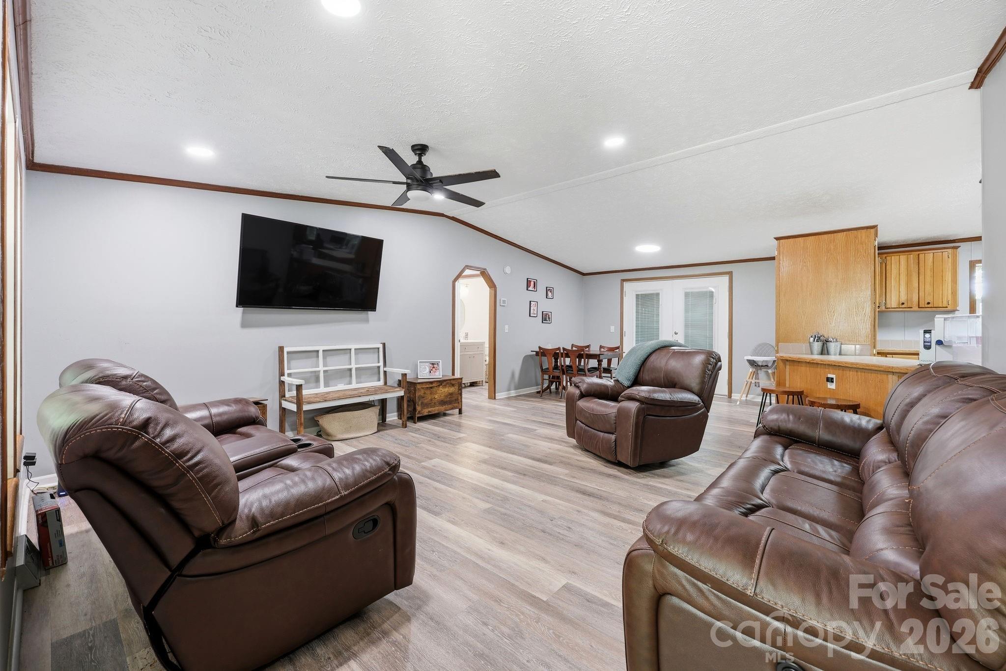 545 Campbell Road — Woodleaf