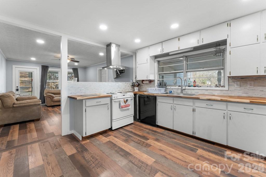 337 Town Mountain Road — Hayesville