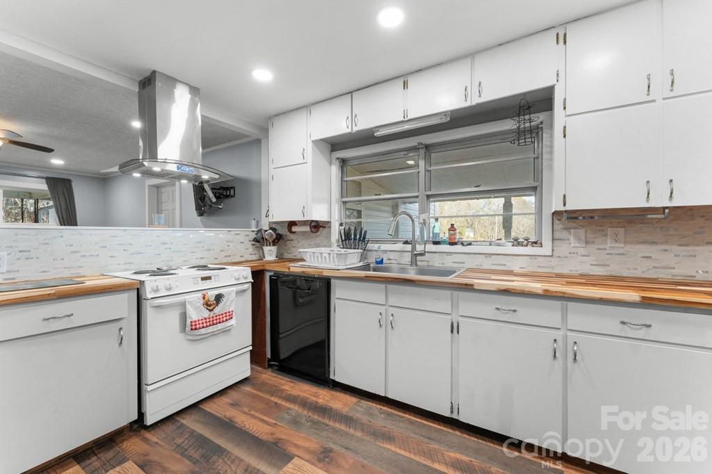 337 Town Mountain Road — Hayesville