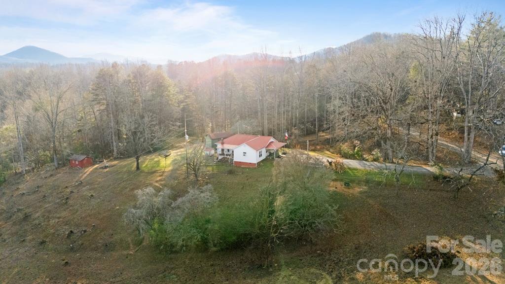 337 Town Mountain Road — Hayesville