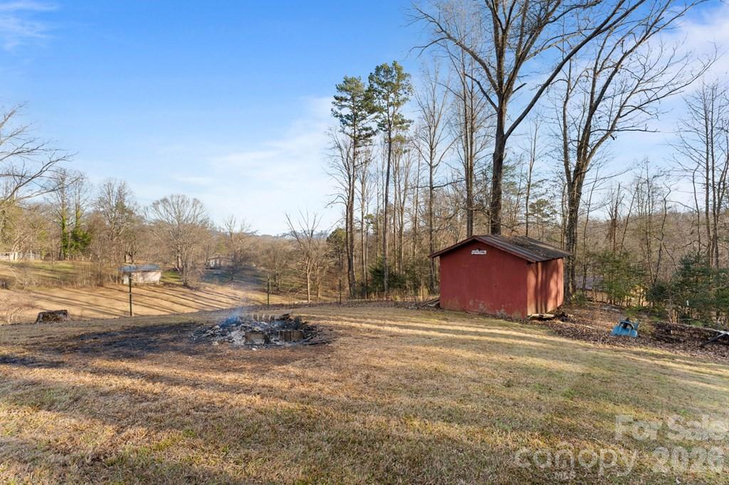 337 Town Mountain Road — Hayesville