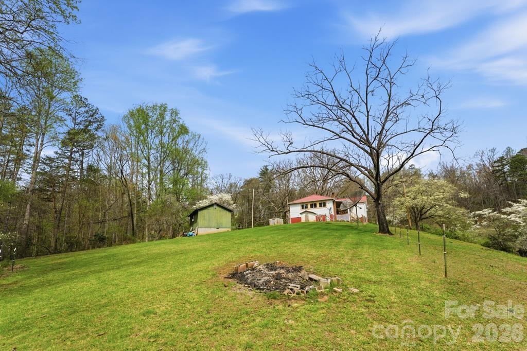 337 Town Mountain Road — Hayesville