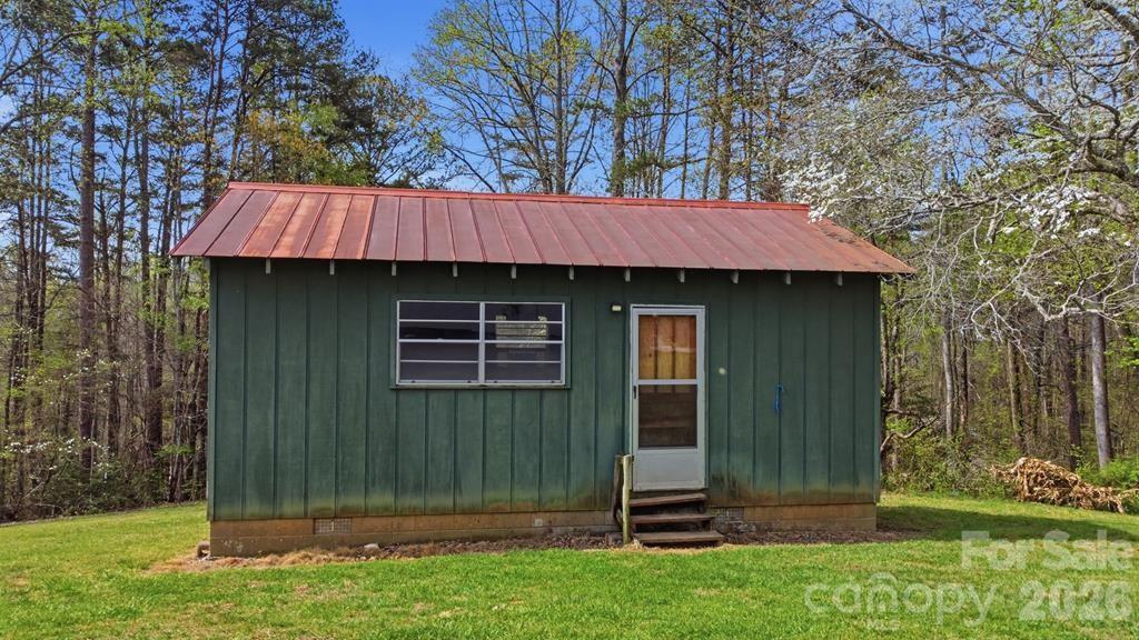 337 Town Mountain Road — Hayesville