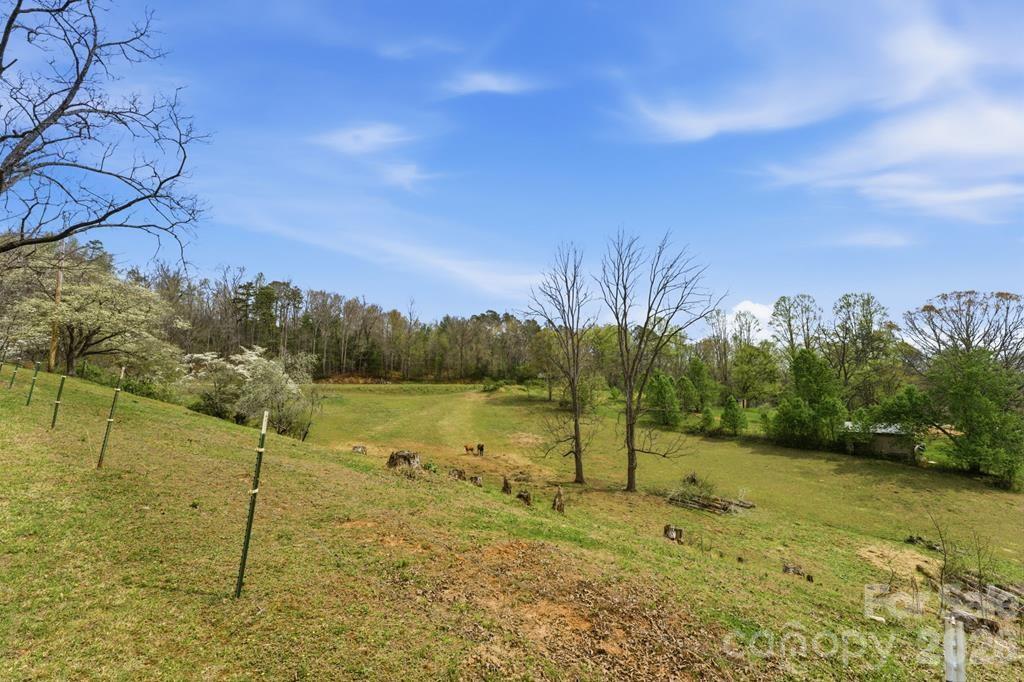 337 Town Mountain Road — Hayesville