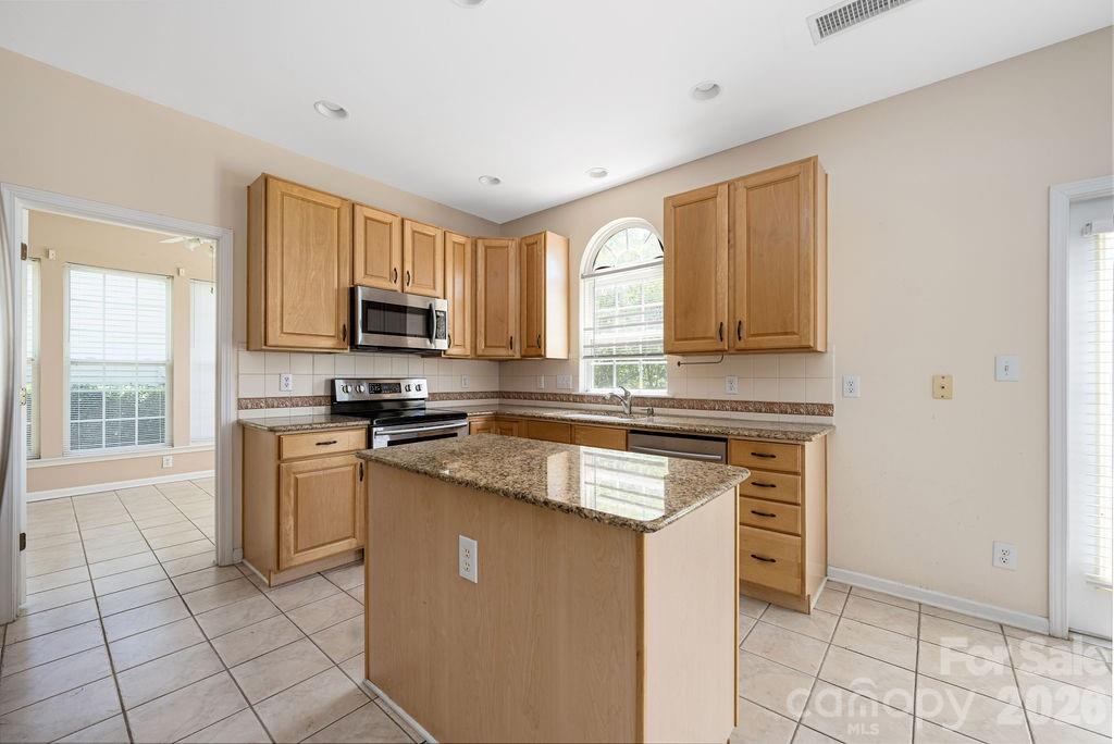 9512 Autumn Applause Drive — Charlotte