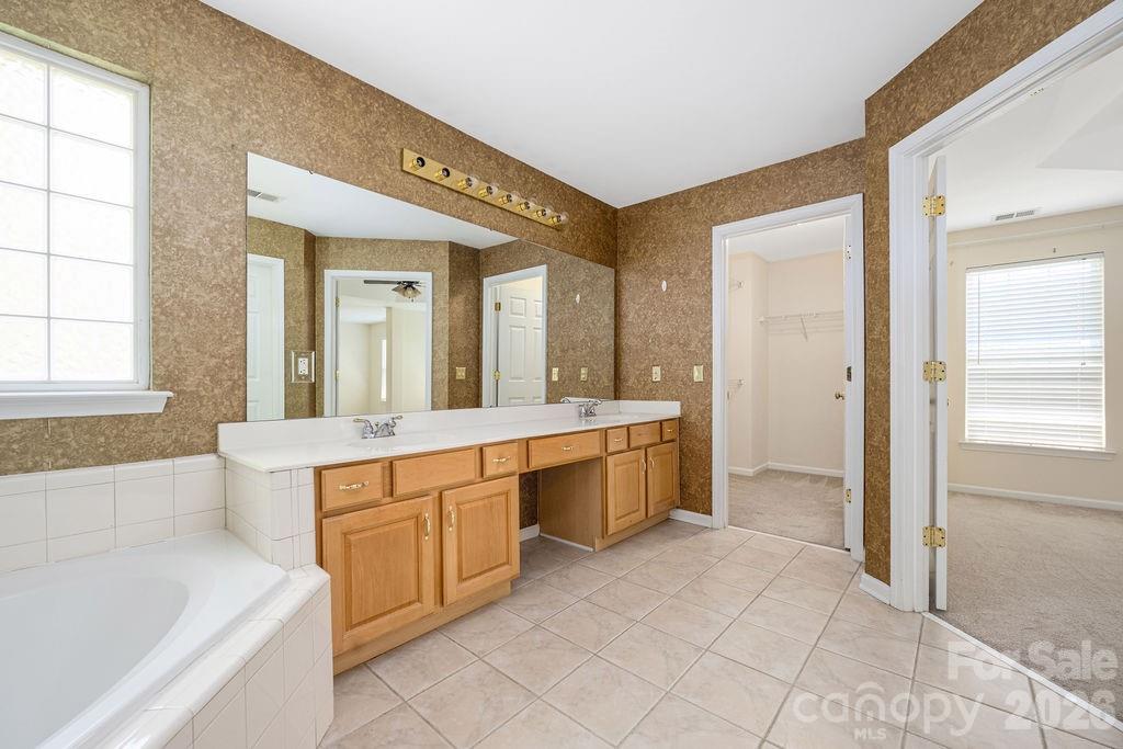 9512 Autumn Applause Drive — Charlotte