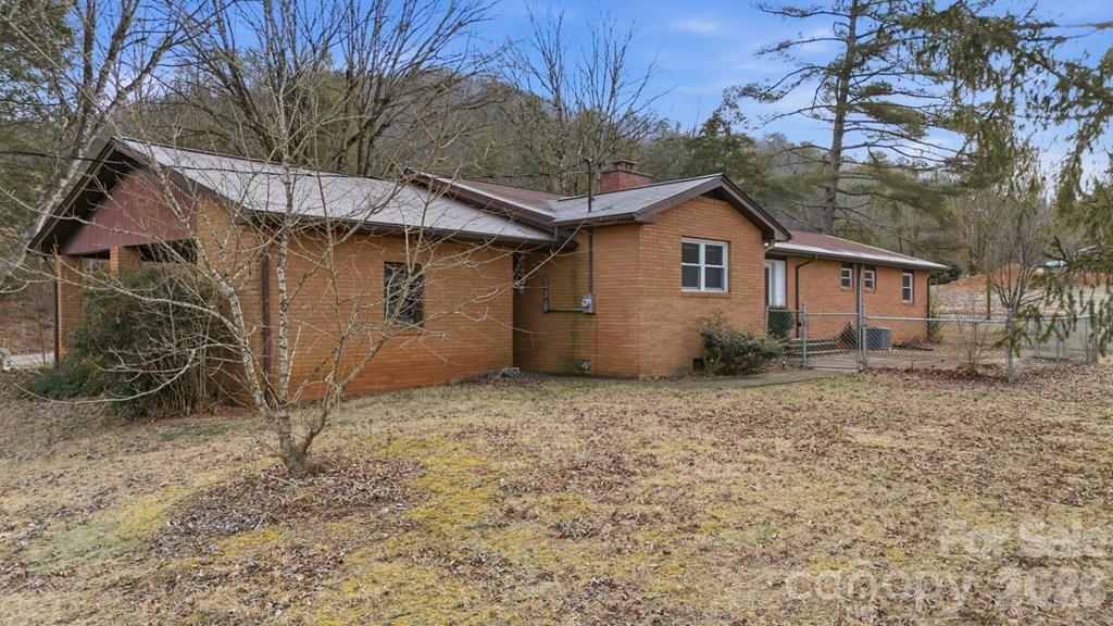 2977 HWY 64 Highway W — Hayesville